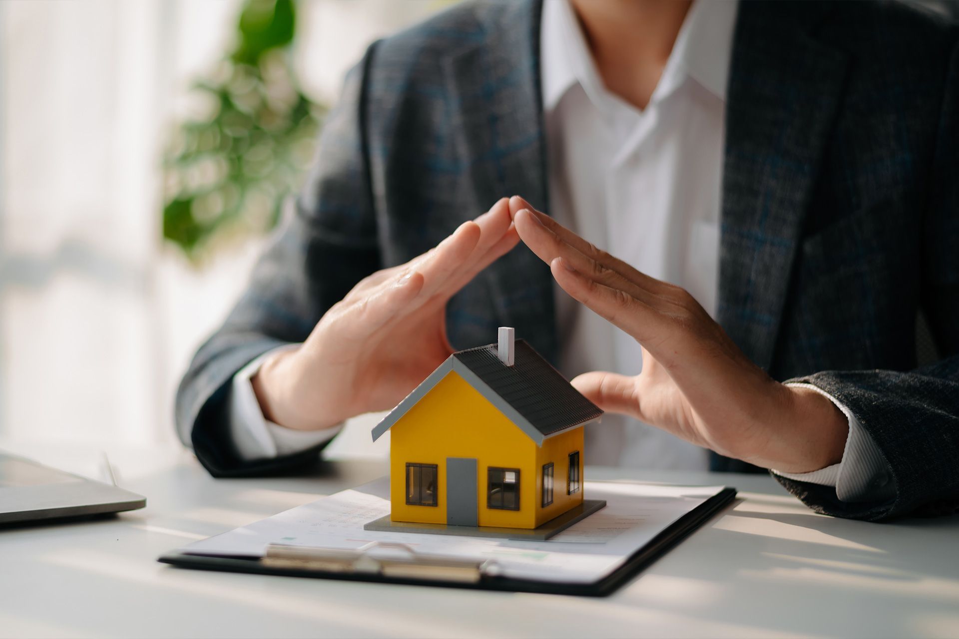 Roof features for wind mitigation insurance report