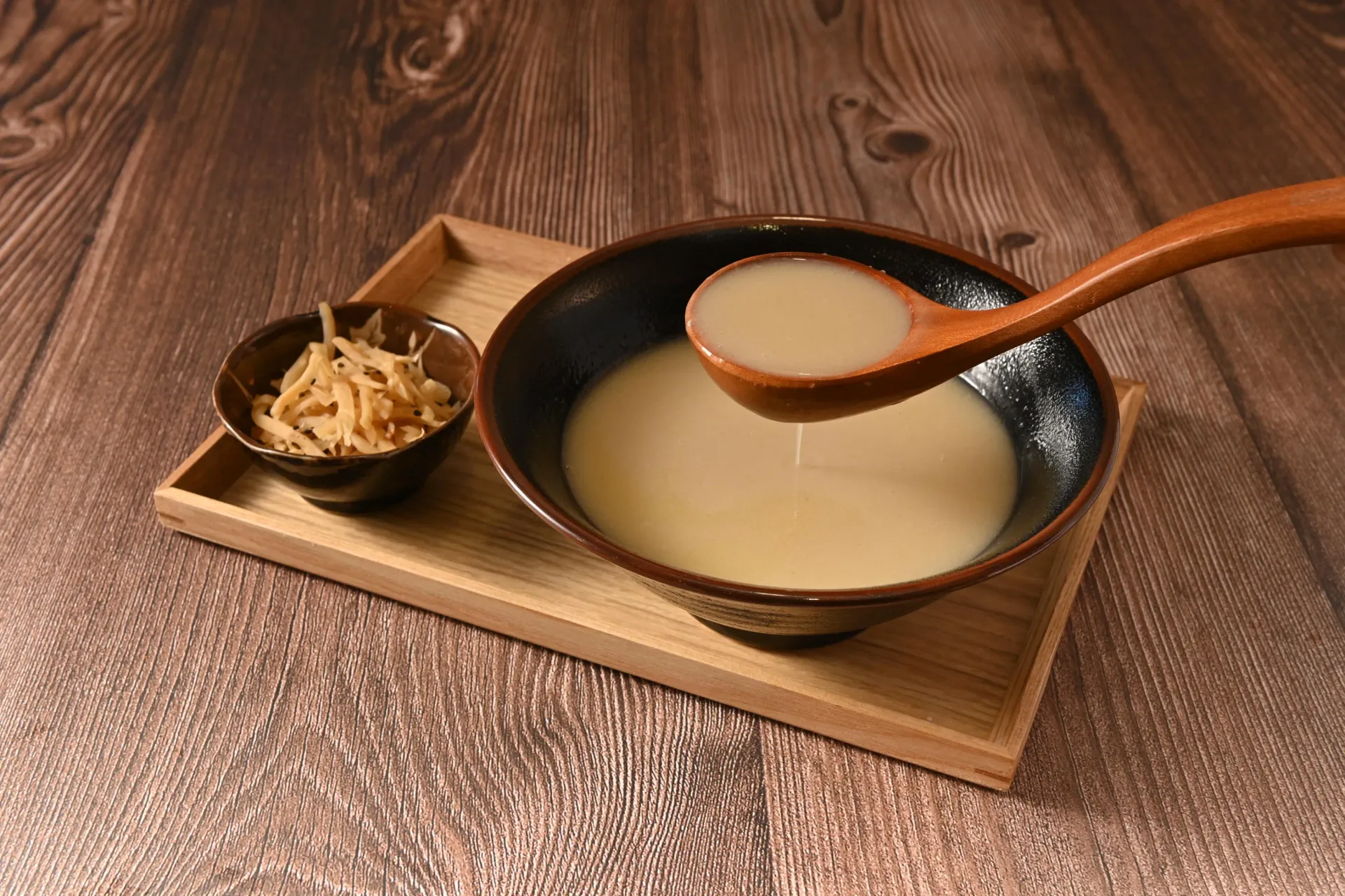 雞白高湯,專業拉麵與火鍋湯底