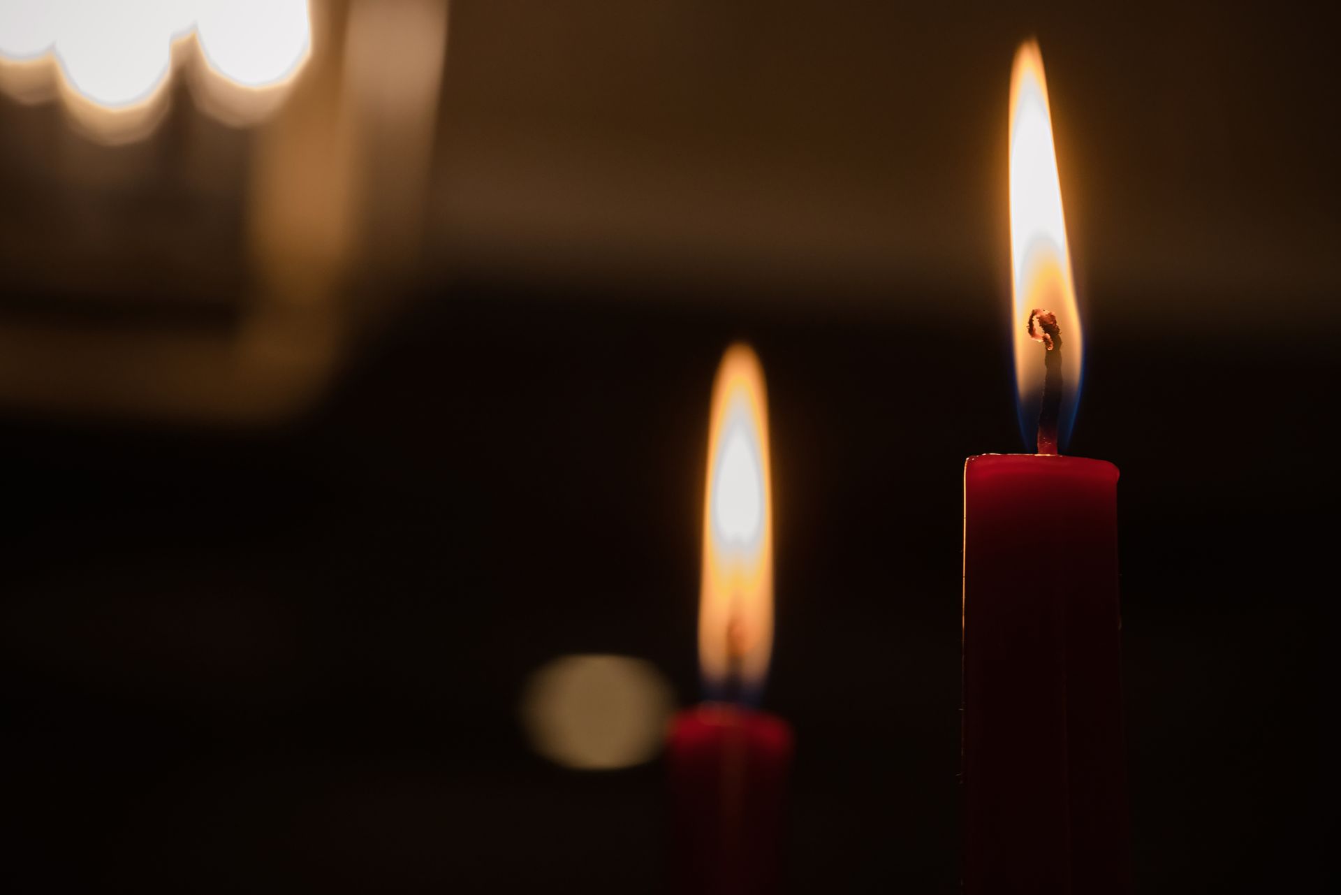 Candele accese nella Casa Funeraria a Omegna