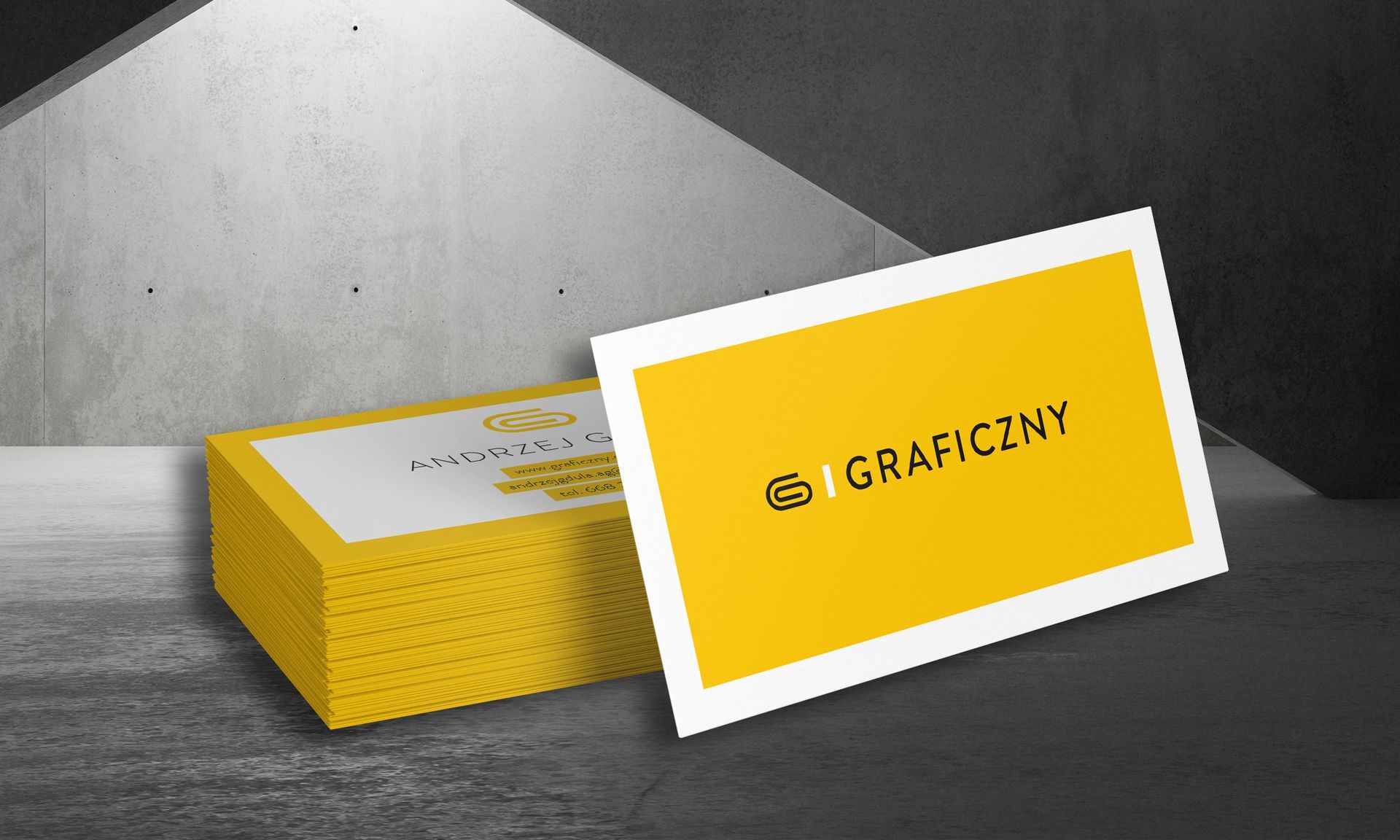 A yellow and white business card with the word graficzny on it