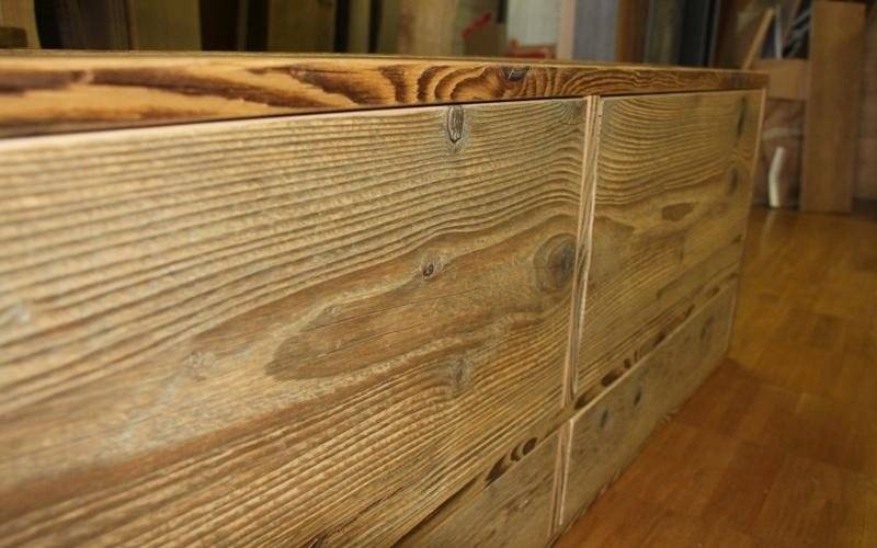 Mobile artigianale in legno