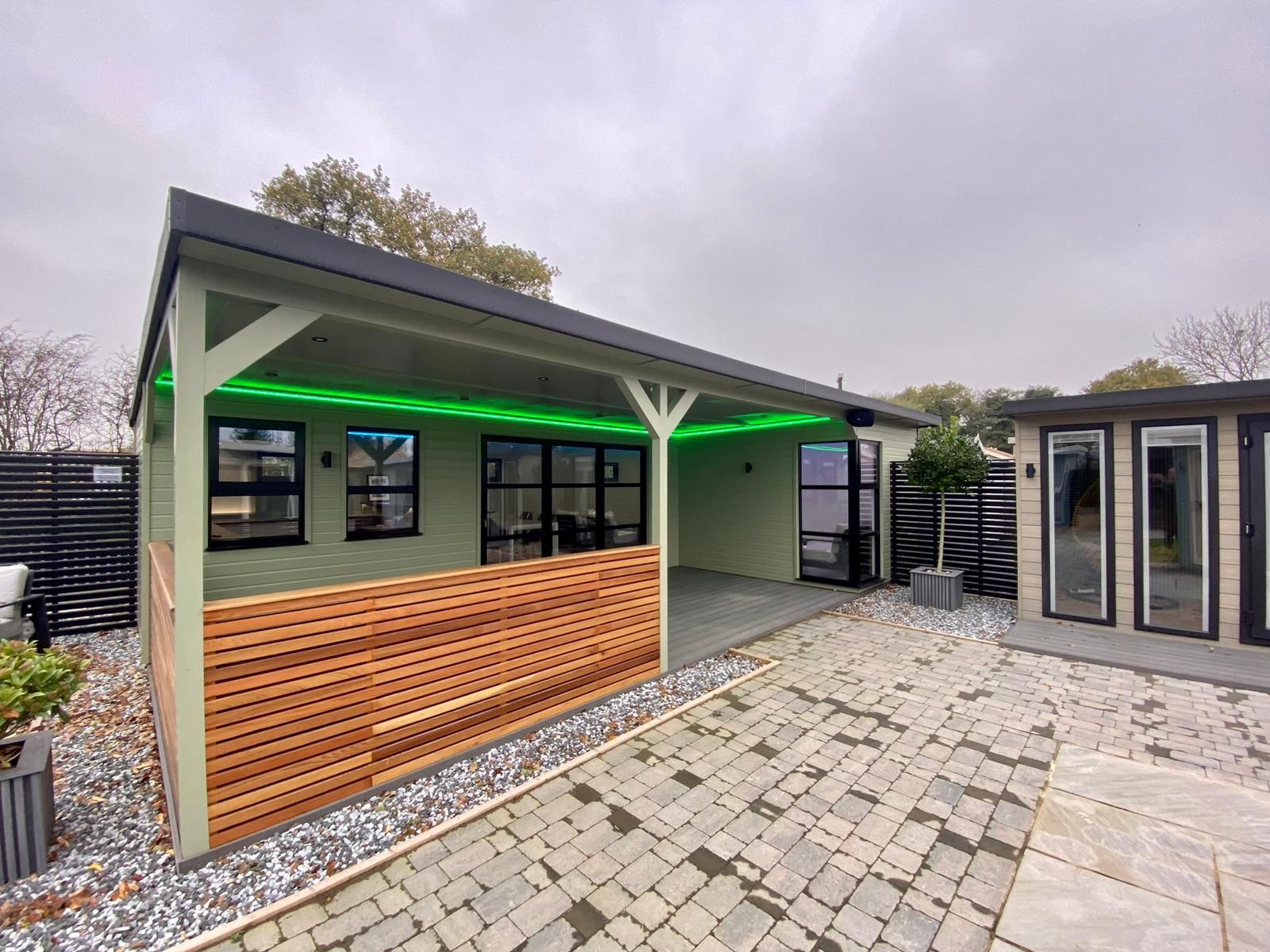 https://www.brookside-gardenbuildings.co.uk/elite-garden-rooms