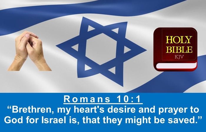 De achtergrond met de Israëlische vlag toont biddende handen, een Heilige Bijbel en de tekst van Romeinen 10:1 over gebed voor Israël.
