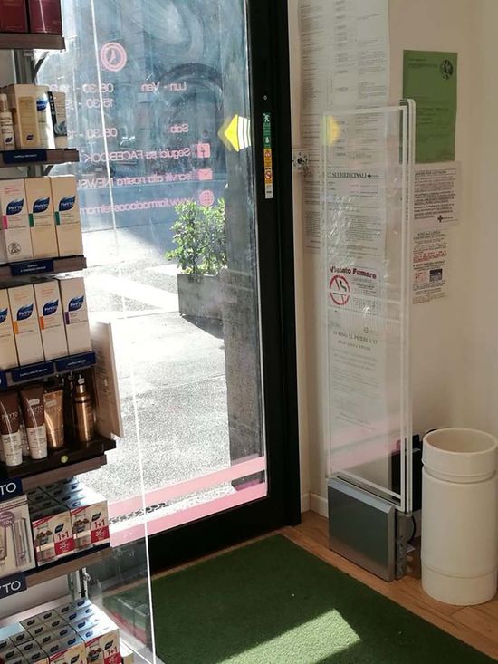 sistema di antitaccheggio all'interno di un negozio