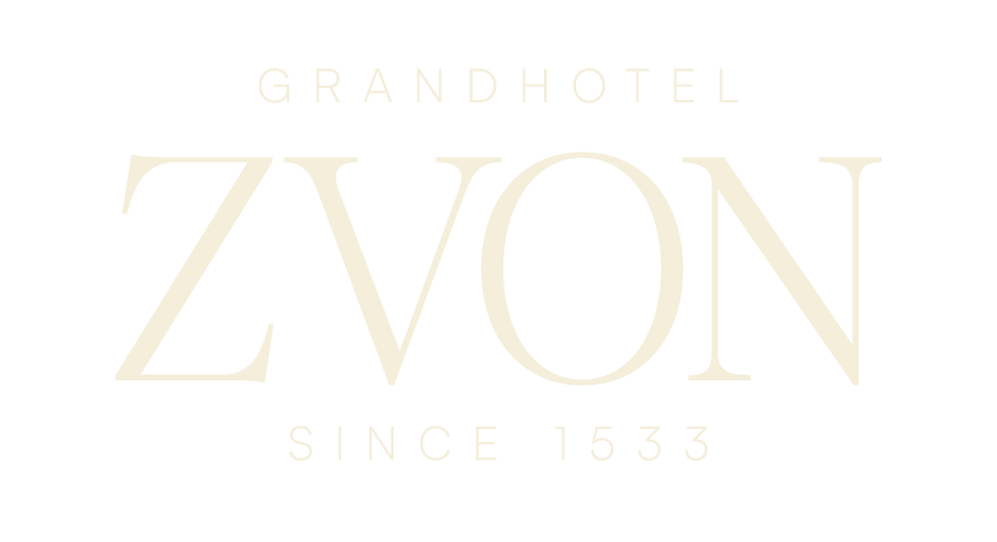 Je to logo hotelu , který existuje již od roku 1833.