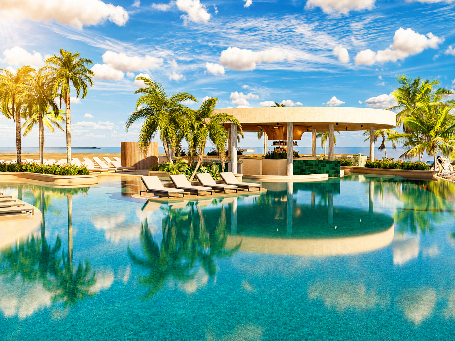 Zwembad- en strandresort met palmbomen, ligstoelen en helder turquoise water.