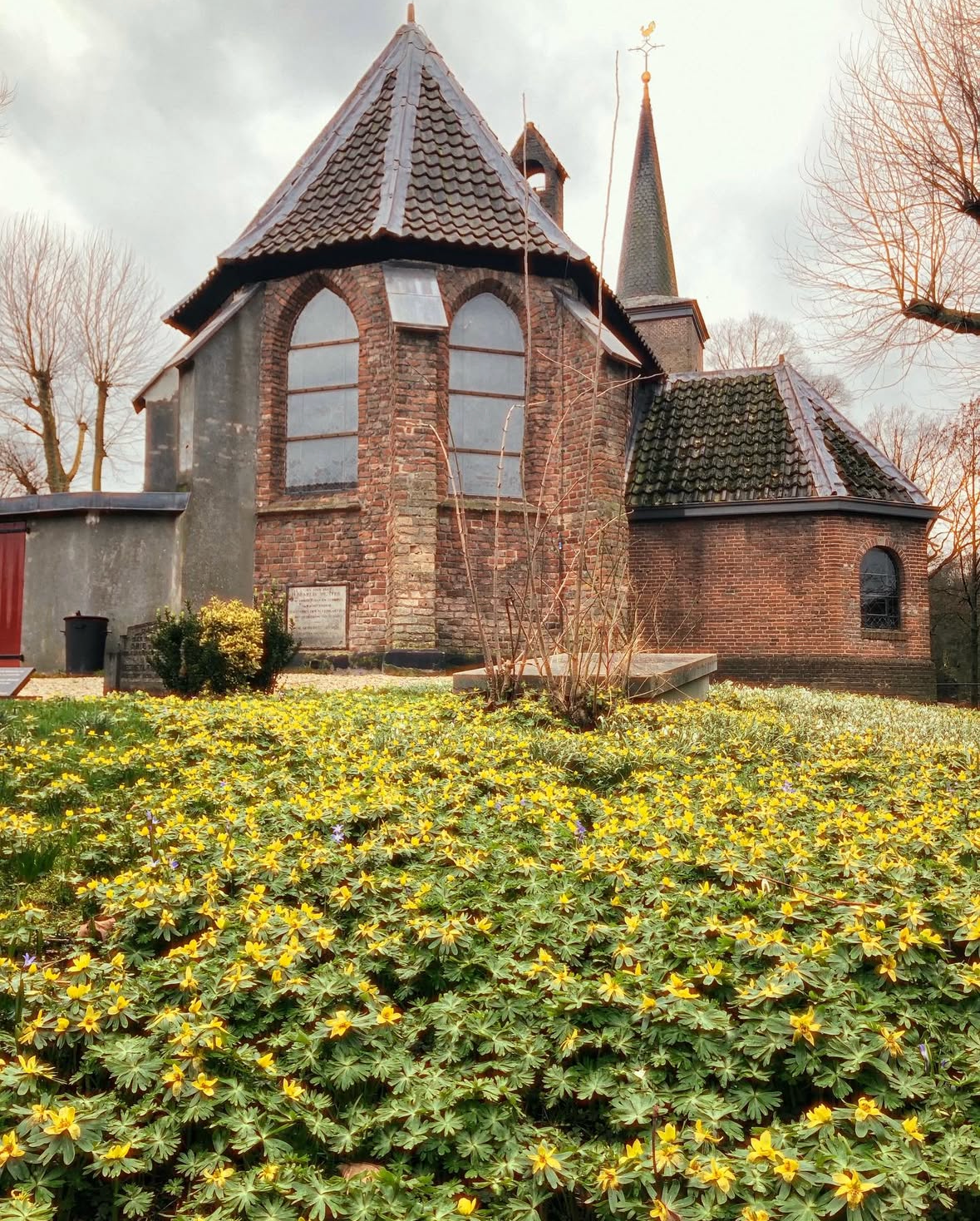 Achterzijde van de kerk