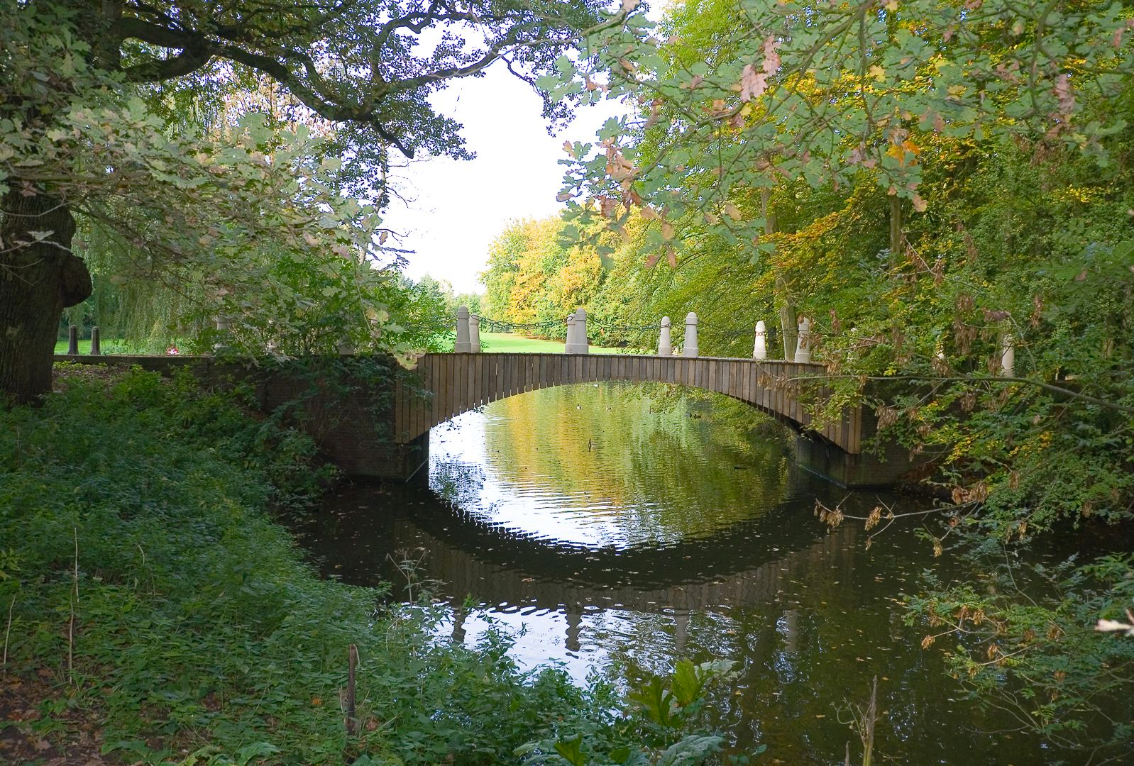 Nonnenbrug in park de Heerlijkheid Hemmen