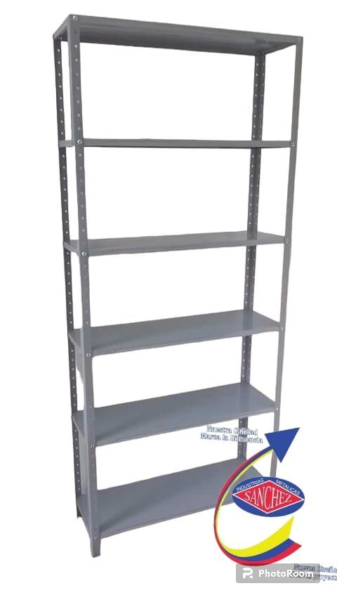 Estantería metálica gris con cuatro estantes sobre fondo blanco.