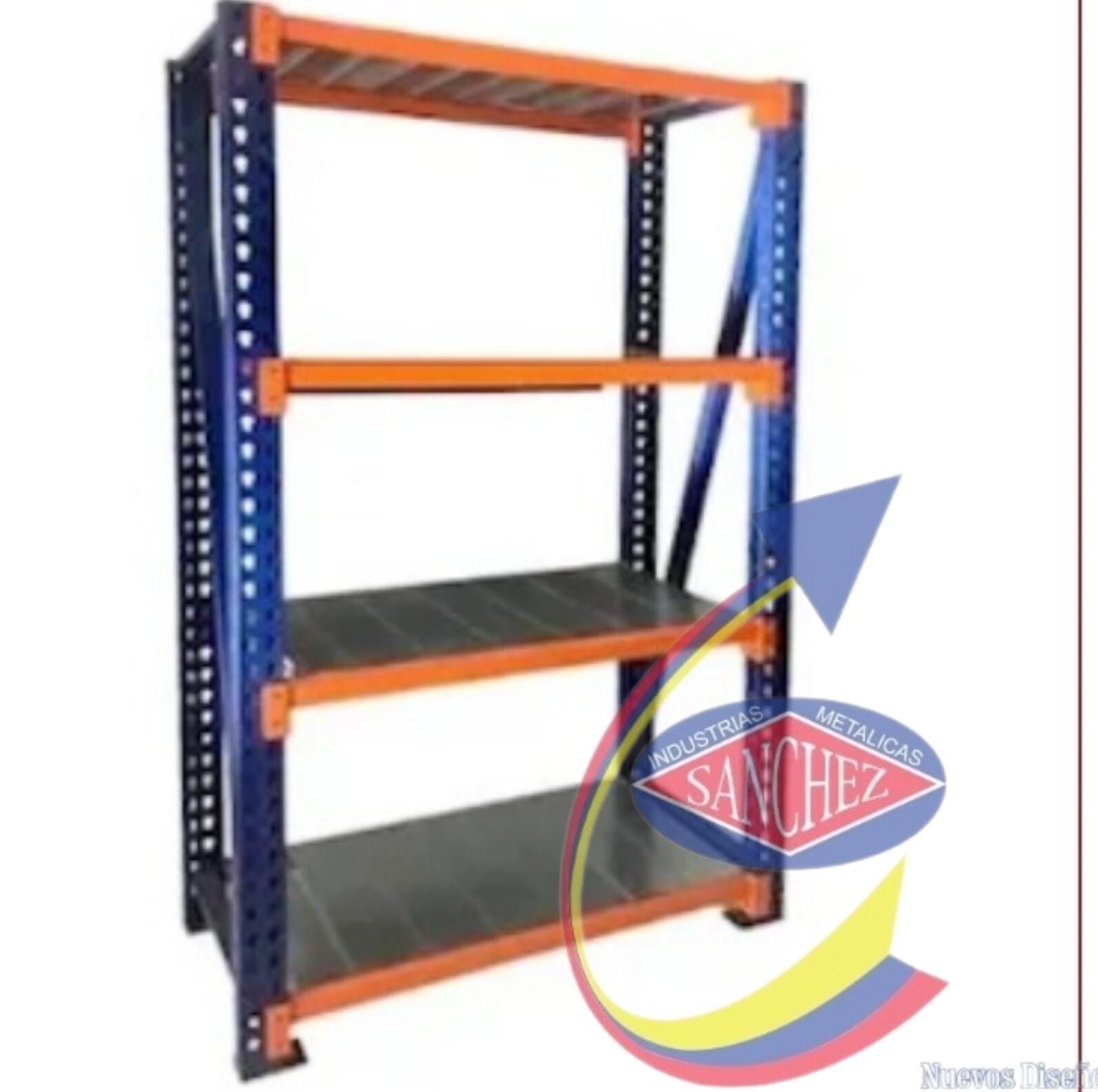 Estantería metálica azul y naranja con cuatro baldas sobre fondo blanco.