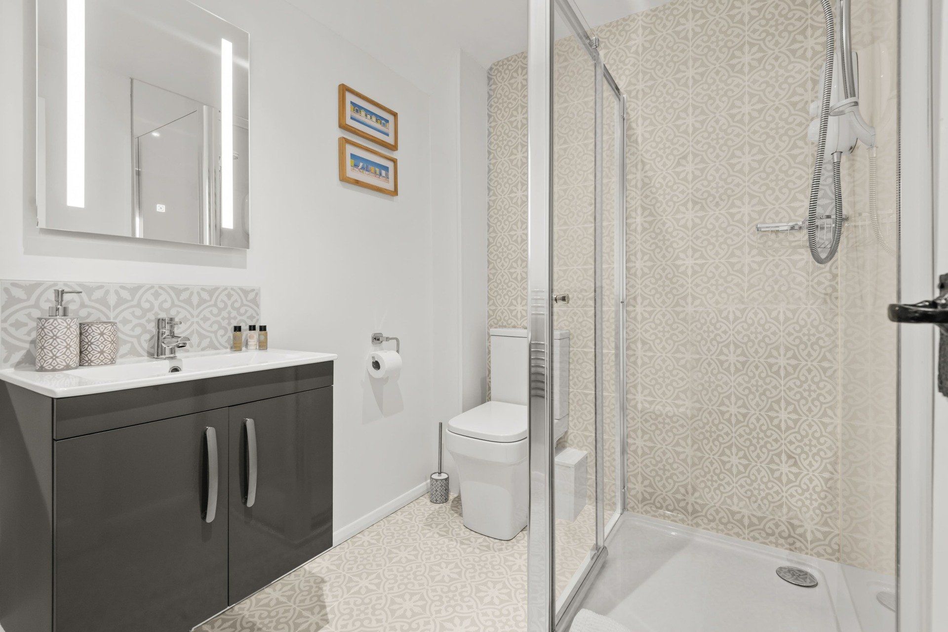 Main Bathroom - House Martin Cottage Main Bathroom - House Martin Cottage