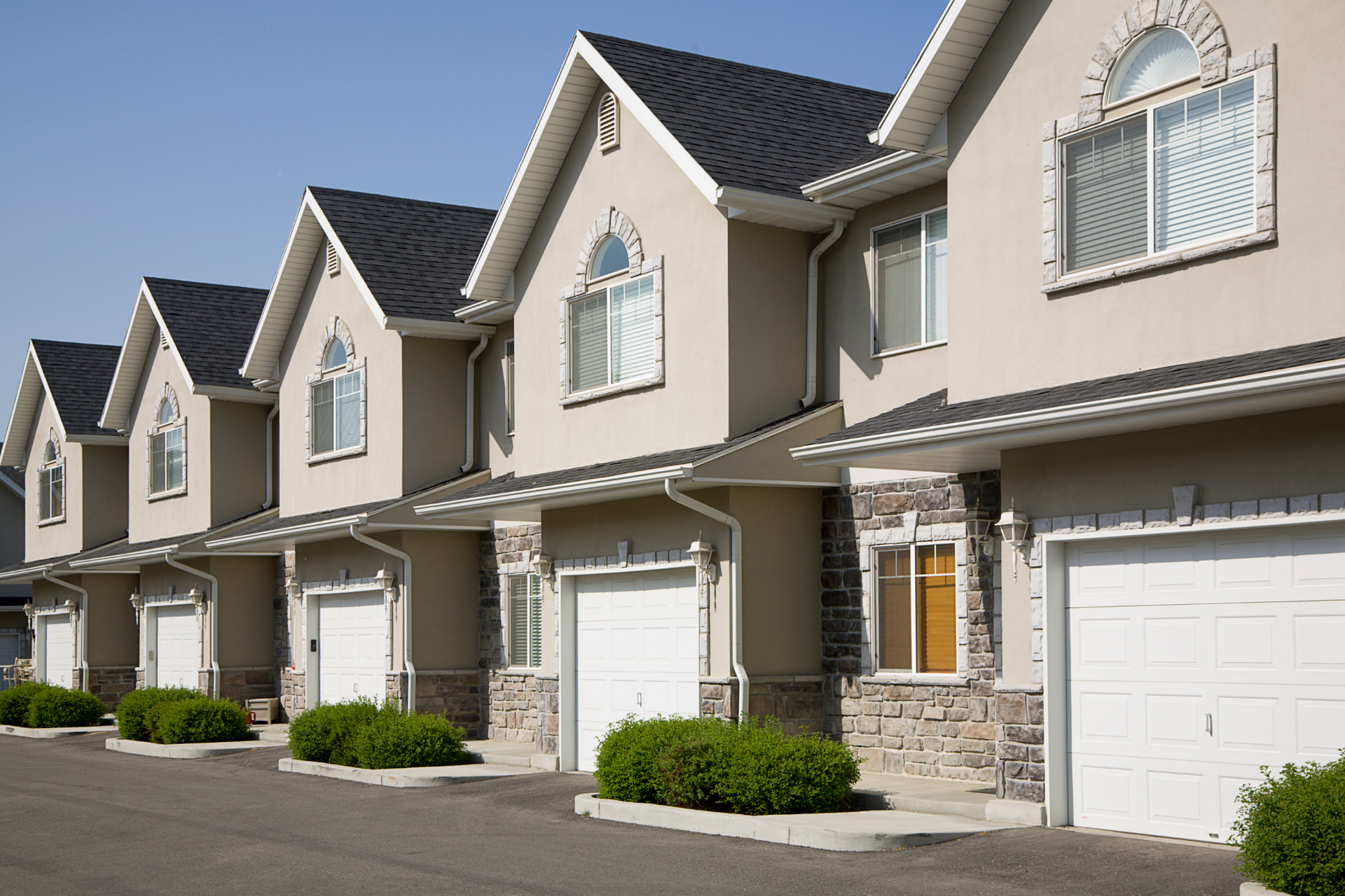 Multi Unit Townhomes & Condos that can be Powerwashed or have Gutter Cleaning in Little Silver NJ 07739