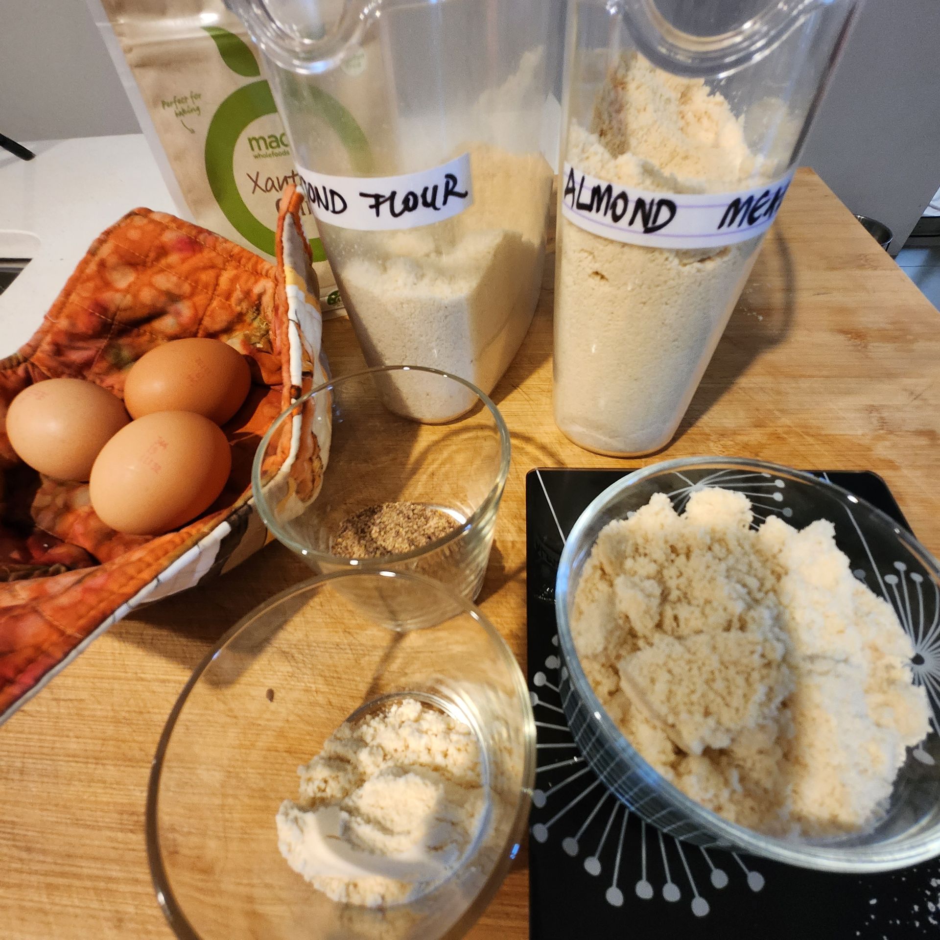 How to make a pizza for a Keto diet - ingredients and instructions.