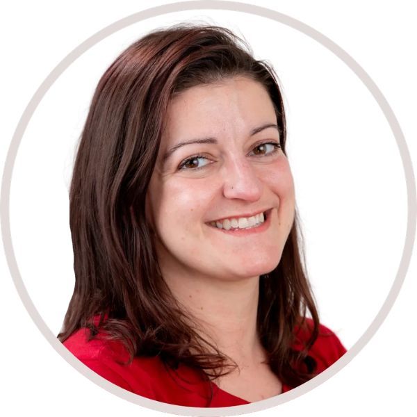 Woman with dark hair smiles, wearing a red shirt, inside a white circle.
