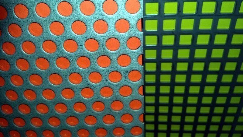 Acciaio inox con cerchi e quadrati