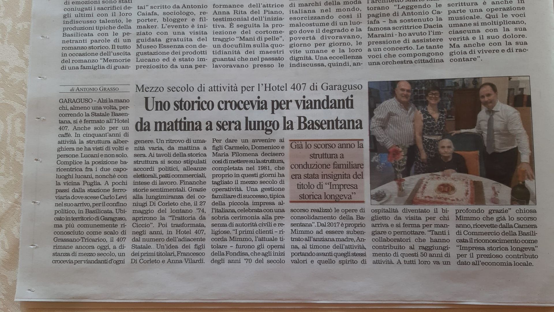 Ritaglio di giornale con titolo 