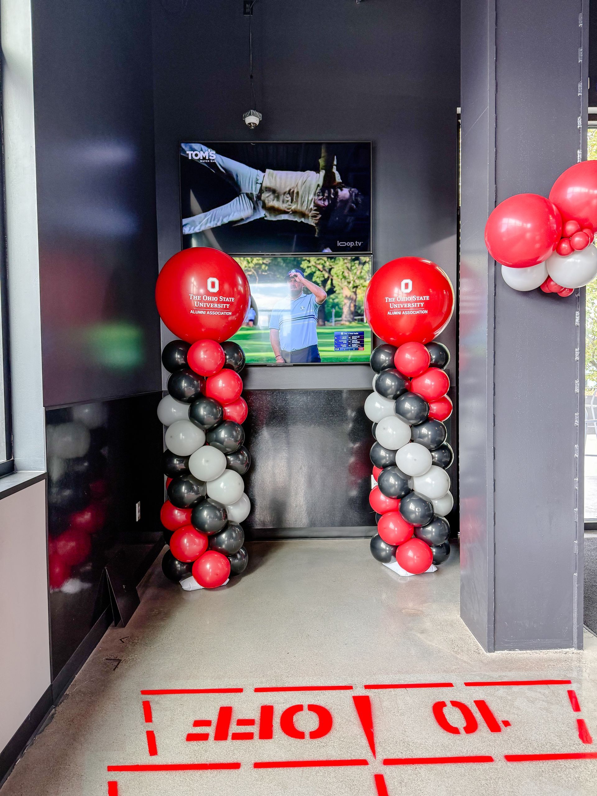 Entrance with red and black balloon columns; 