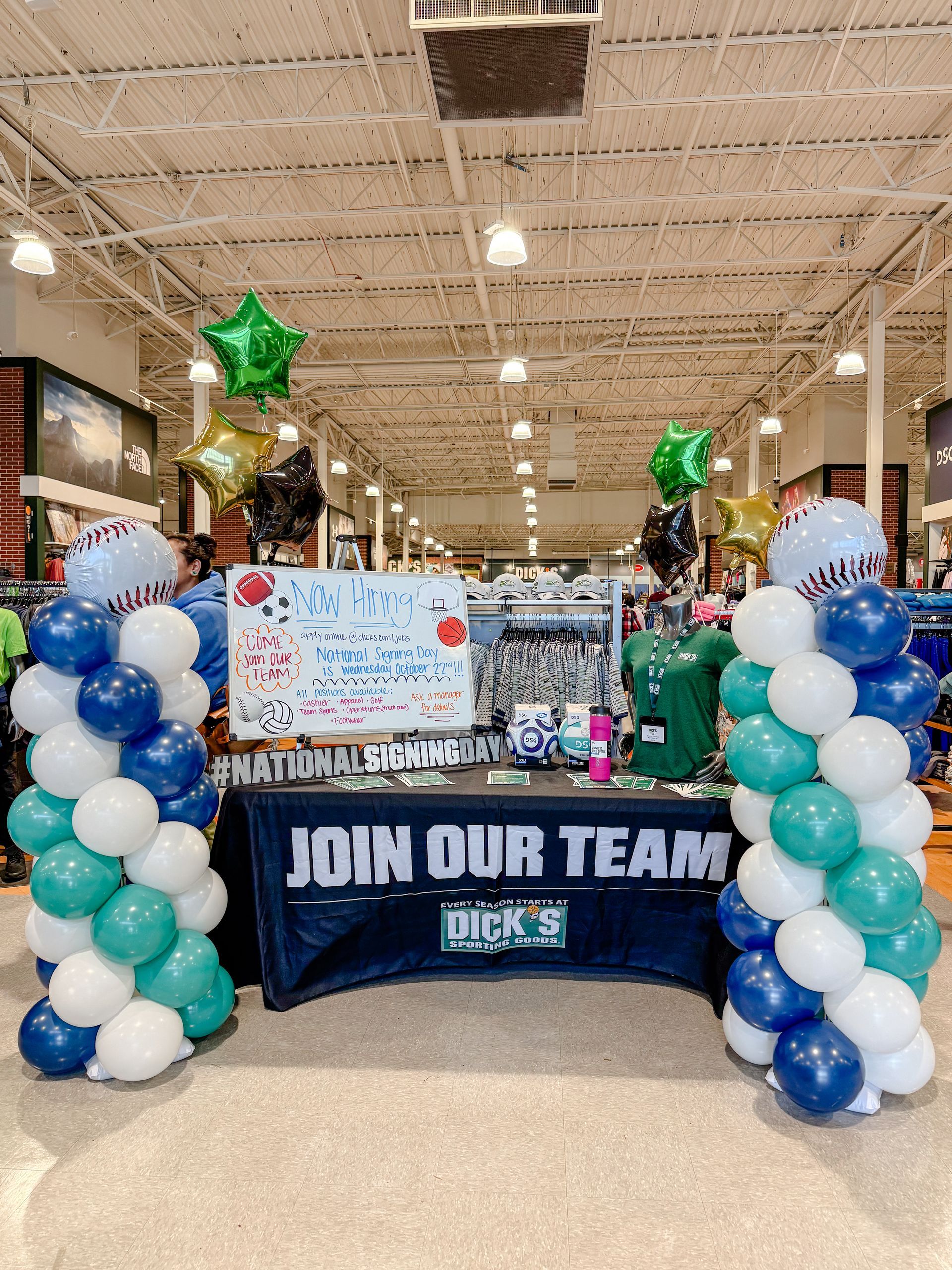 Dick's Sporting Goods store: 