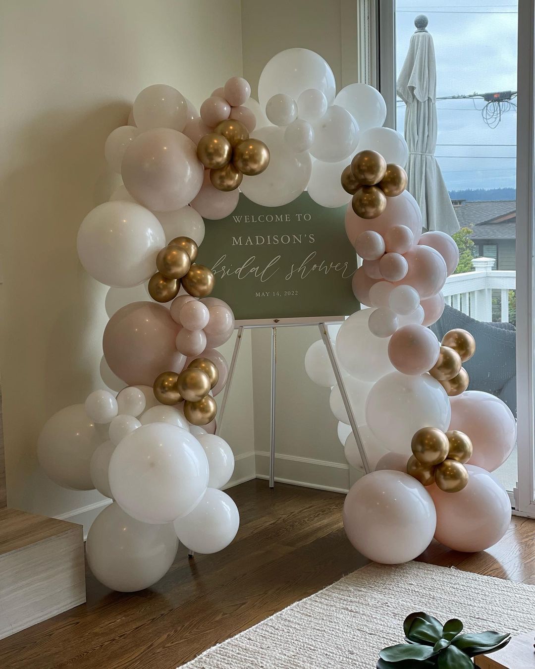 A room filled with balloons and a sign.