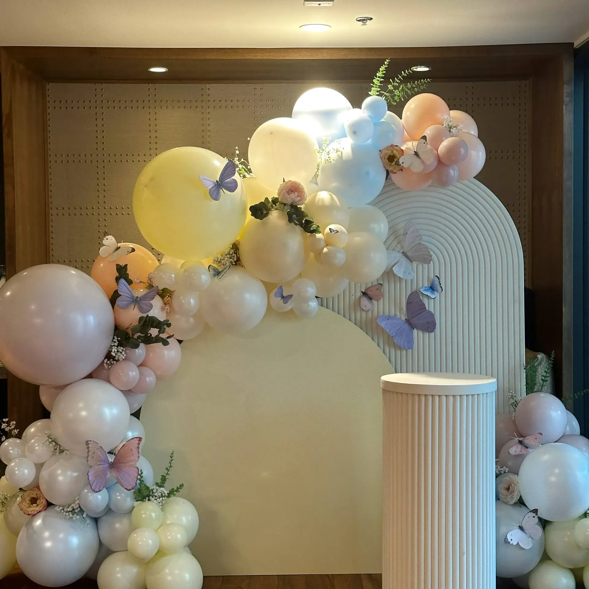 A room filled with lots of balloons and butterflies