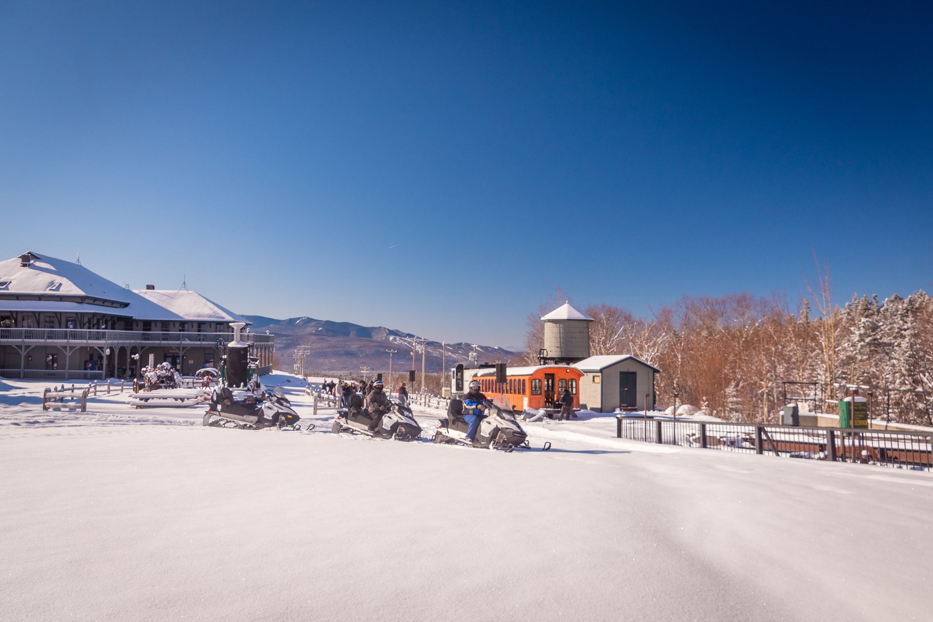 Snowmobile Rentals & Tours in New Hampshire Northern Extremes