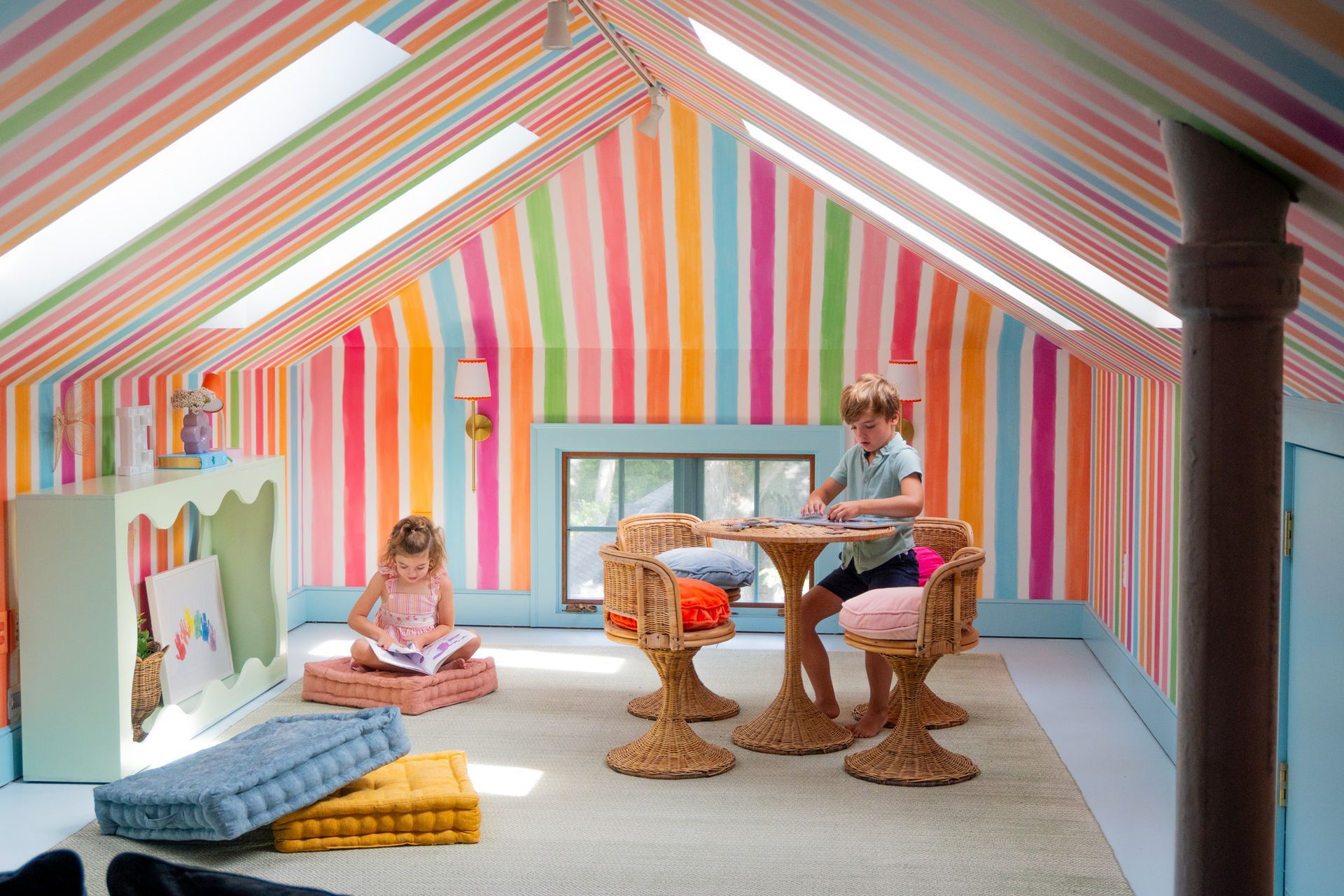 Book peek, kids playroom