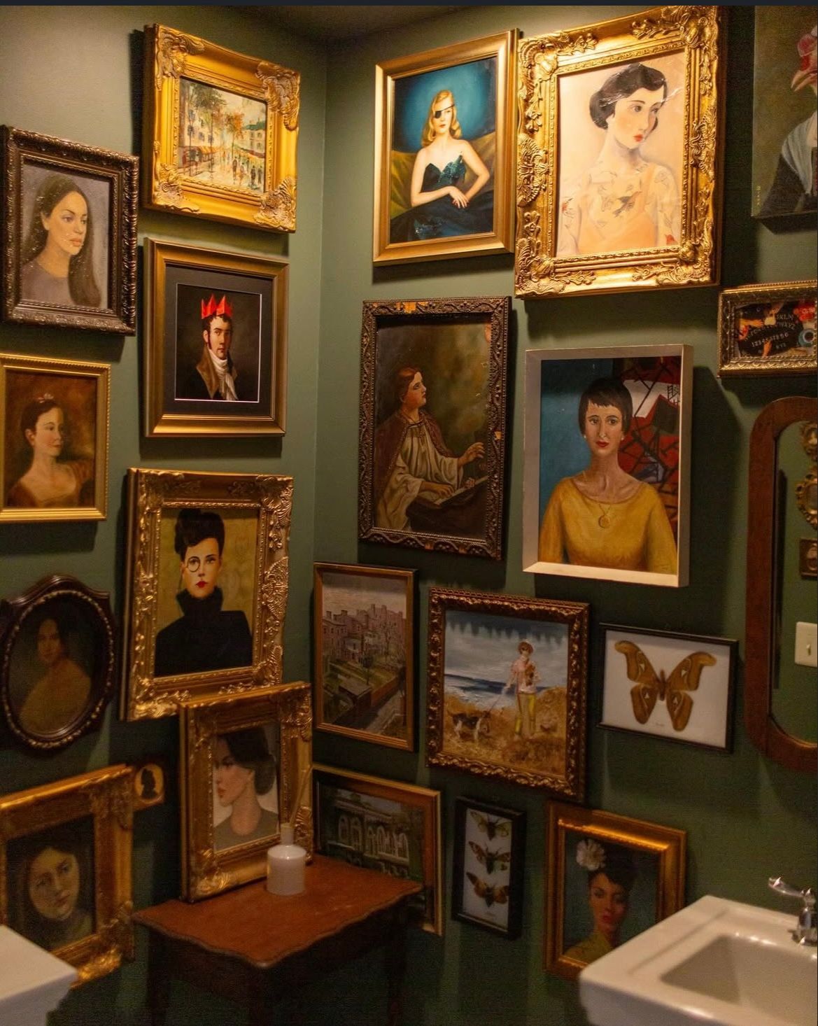 photo gallery wall