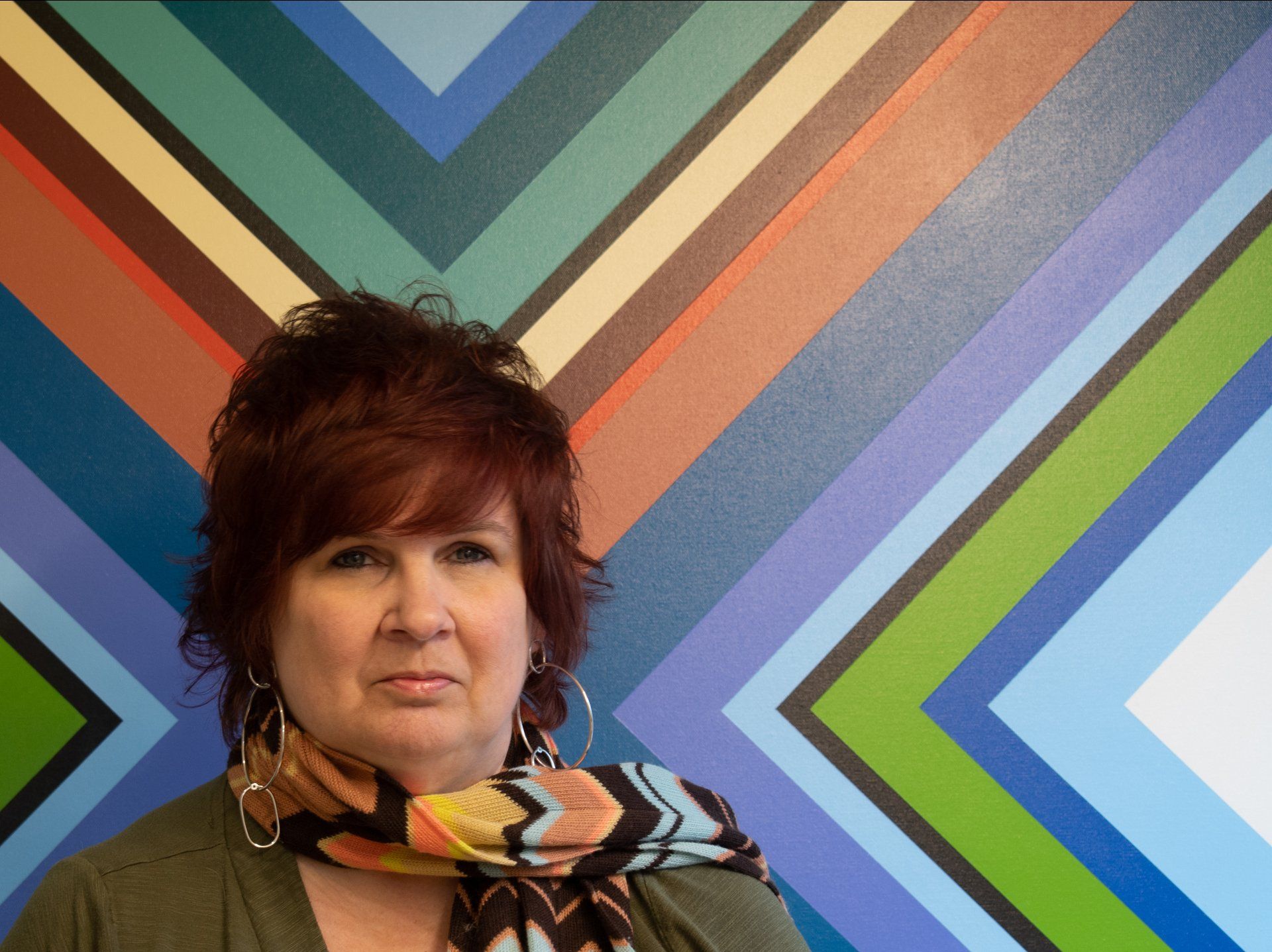 Laurie Lindqvist in front of a piece of hers