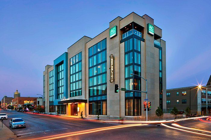 AC Marriott, Exterior