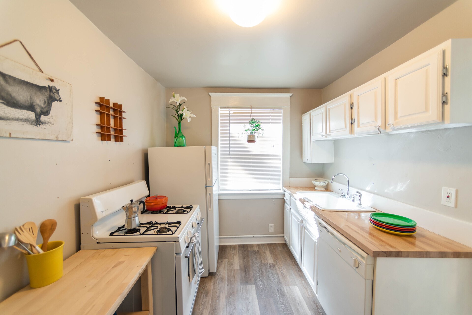 Delmont Harveyland Apartments