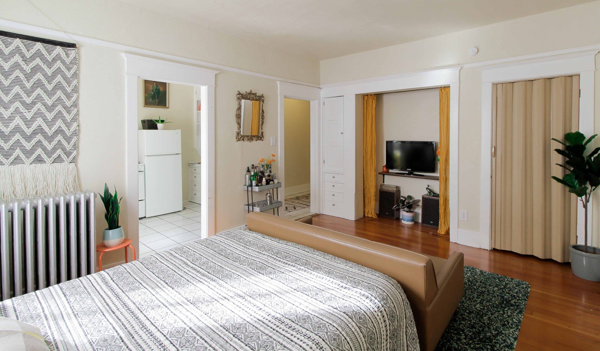 Delmont Harveyland Apartments