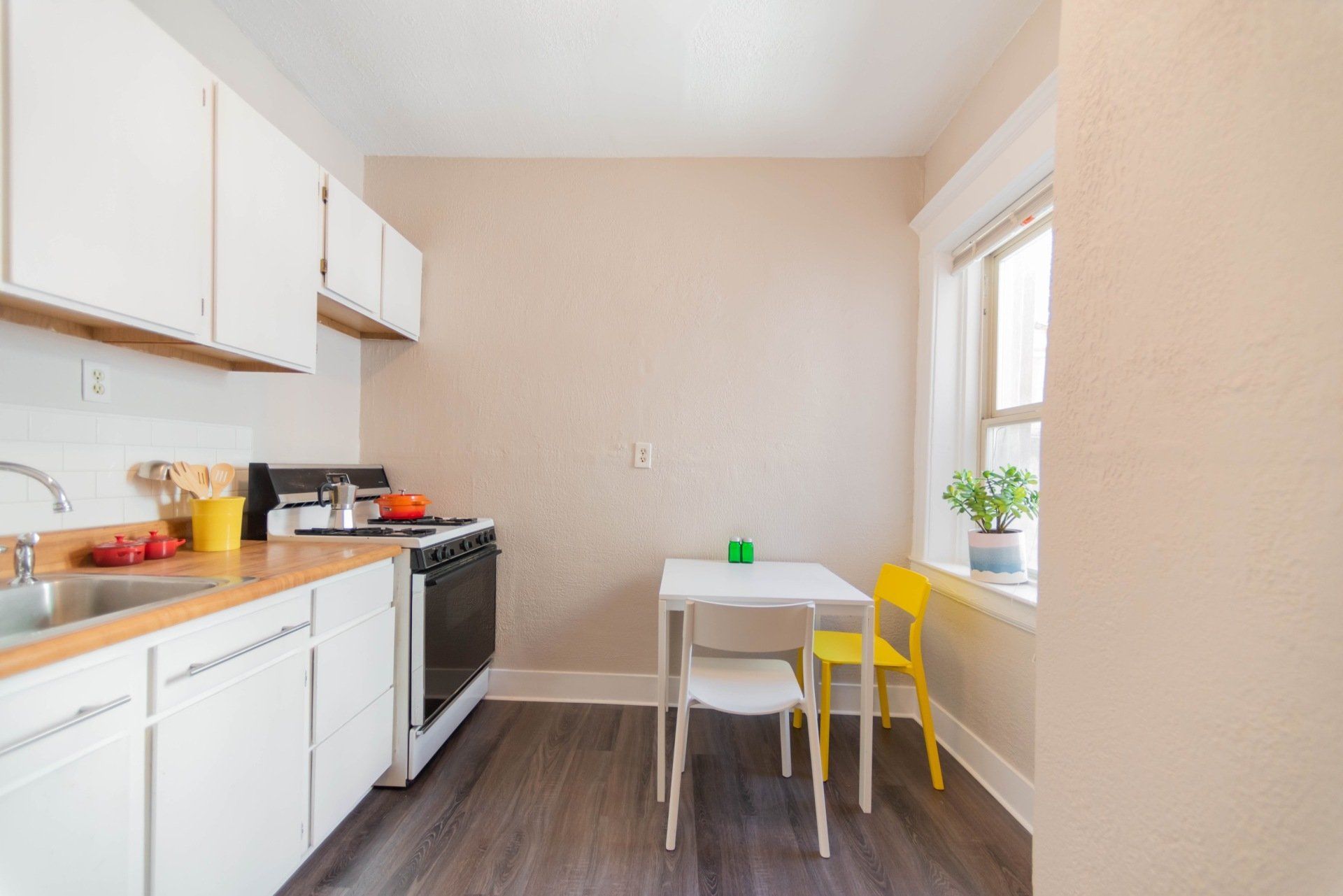 GOLDIE  APARTMENTS