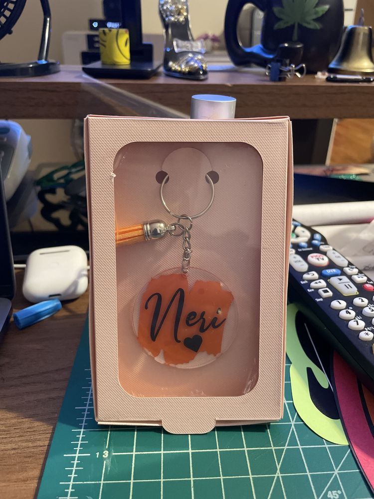 Neri Keychain with i gift box