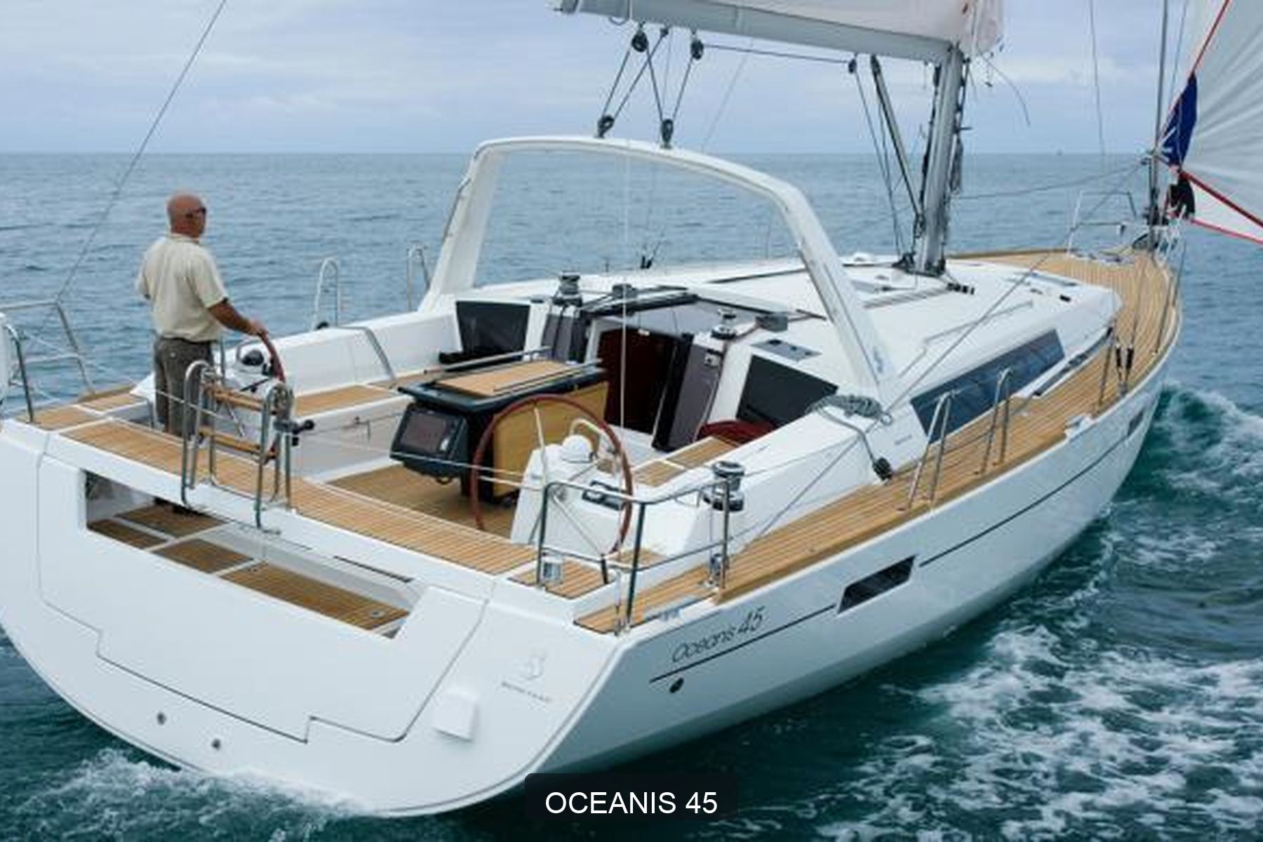 sailing boat marina di ragusa - oceanis 45