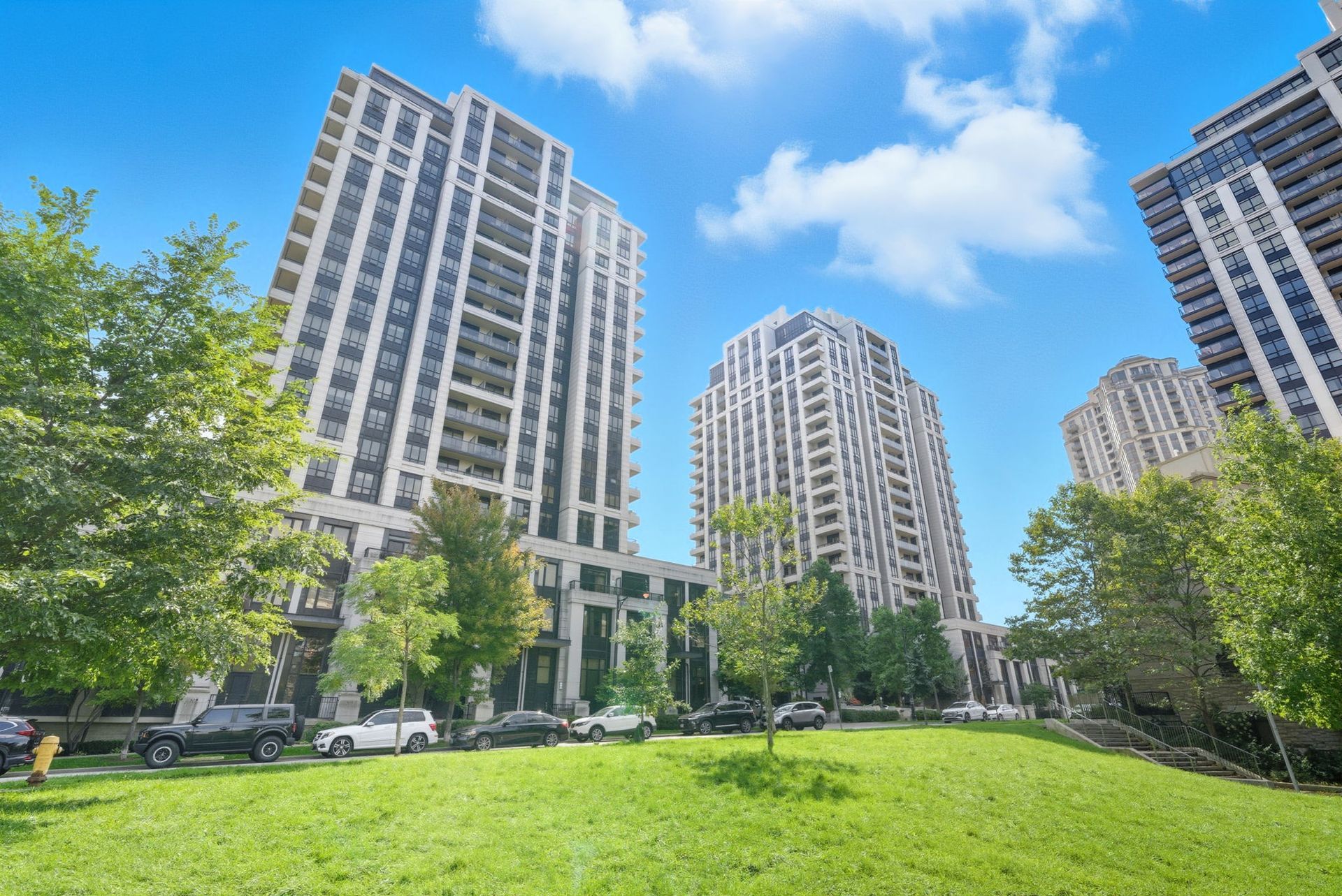 Exterior of Avonshire Condos at 100 Harrison Garden Blvd, listed by Laura Cooper Realtor