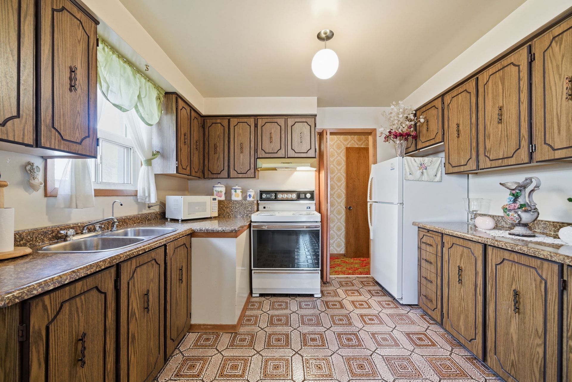 For Sale: kitchen cabinetry and appliances at 73A North Bonnington Ave, listed by Laura Cooper Realtor
