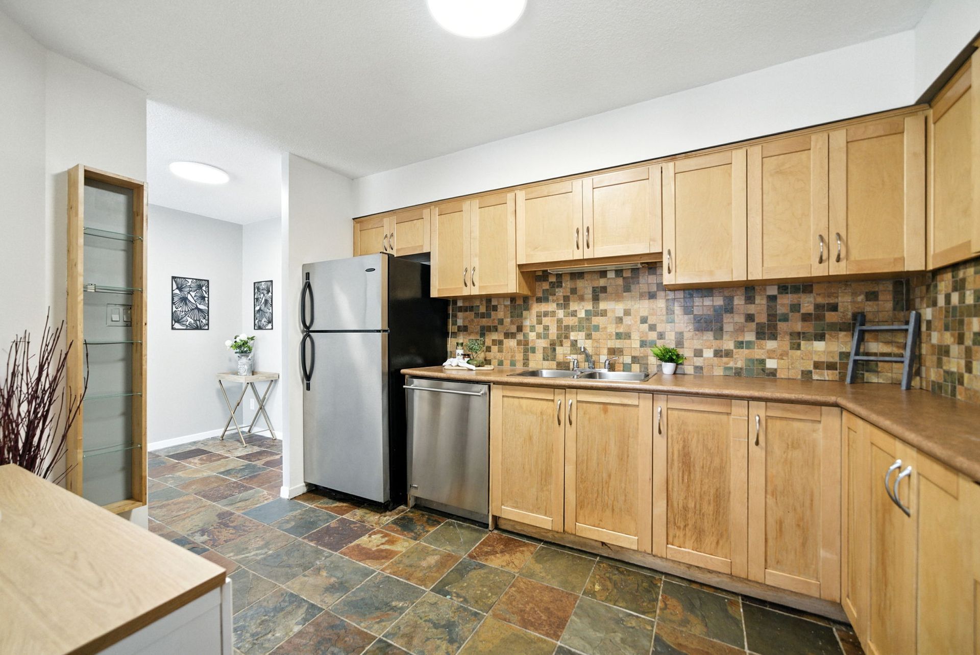 Kitchen, Condo, Mississauga, For Sale, Laura Cooper Realtor