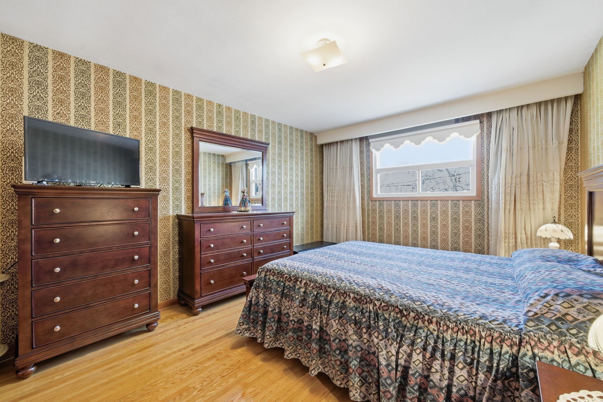 For Sale: bedroom at 73A North Bonnington Ave with natural light, Laura Cooper Realtor