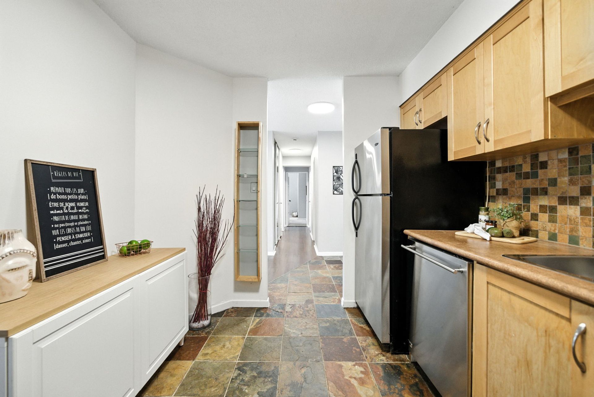 Kitchen, Condo, Mississauga, For Sale, Laura Cooper Realtor