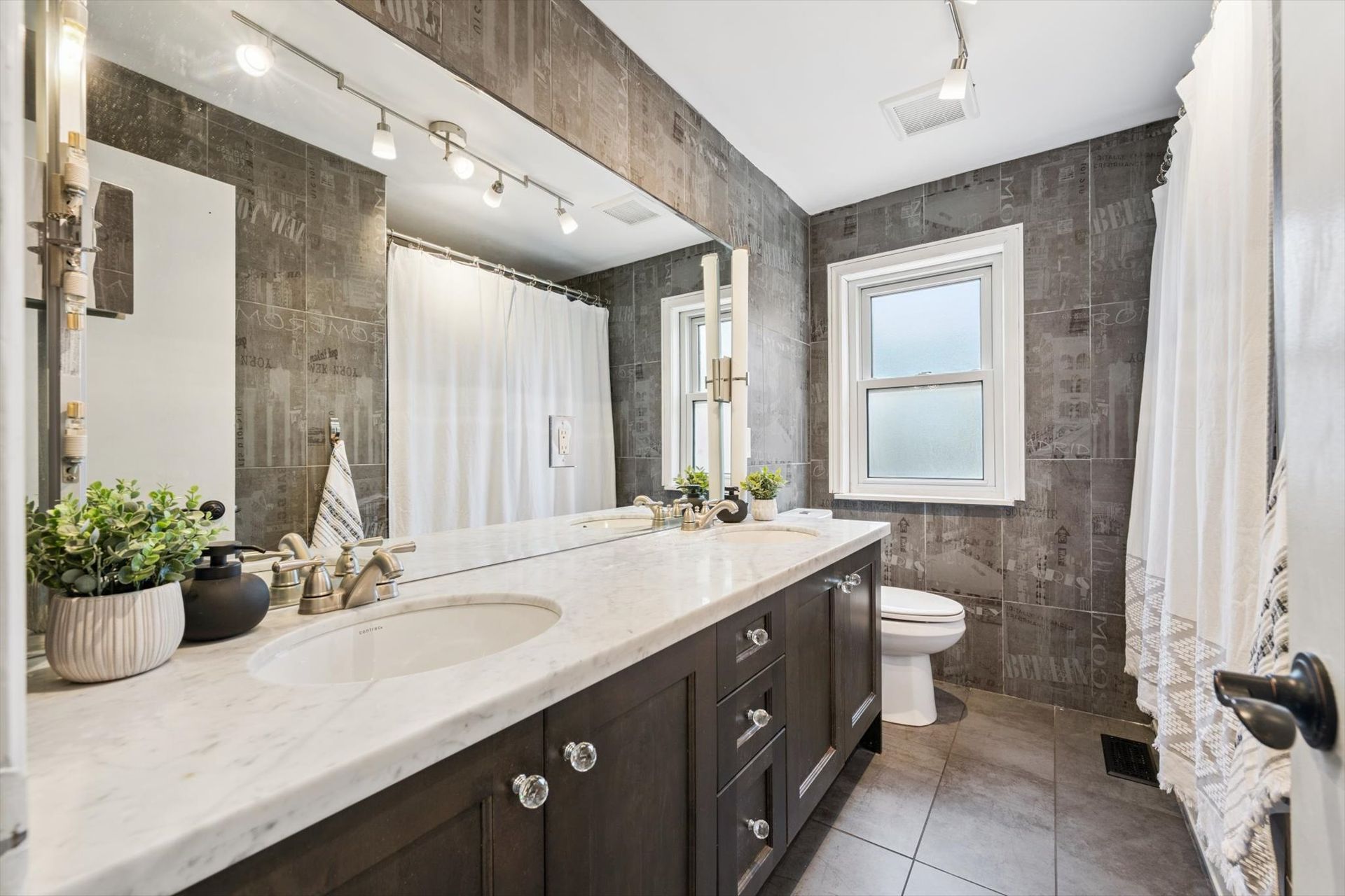 Laura Cooper, Brampton Real Estate - 57 Nanwood Drive