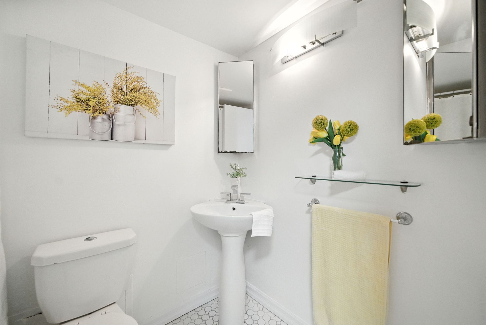 bathroom with fixtures and finishes, Laura Cooper Realtor, Mississauga, Condo, Robert Speck