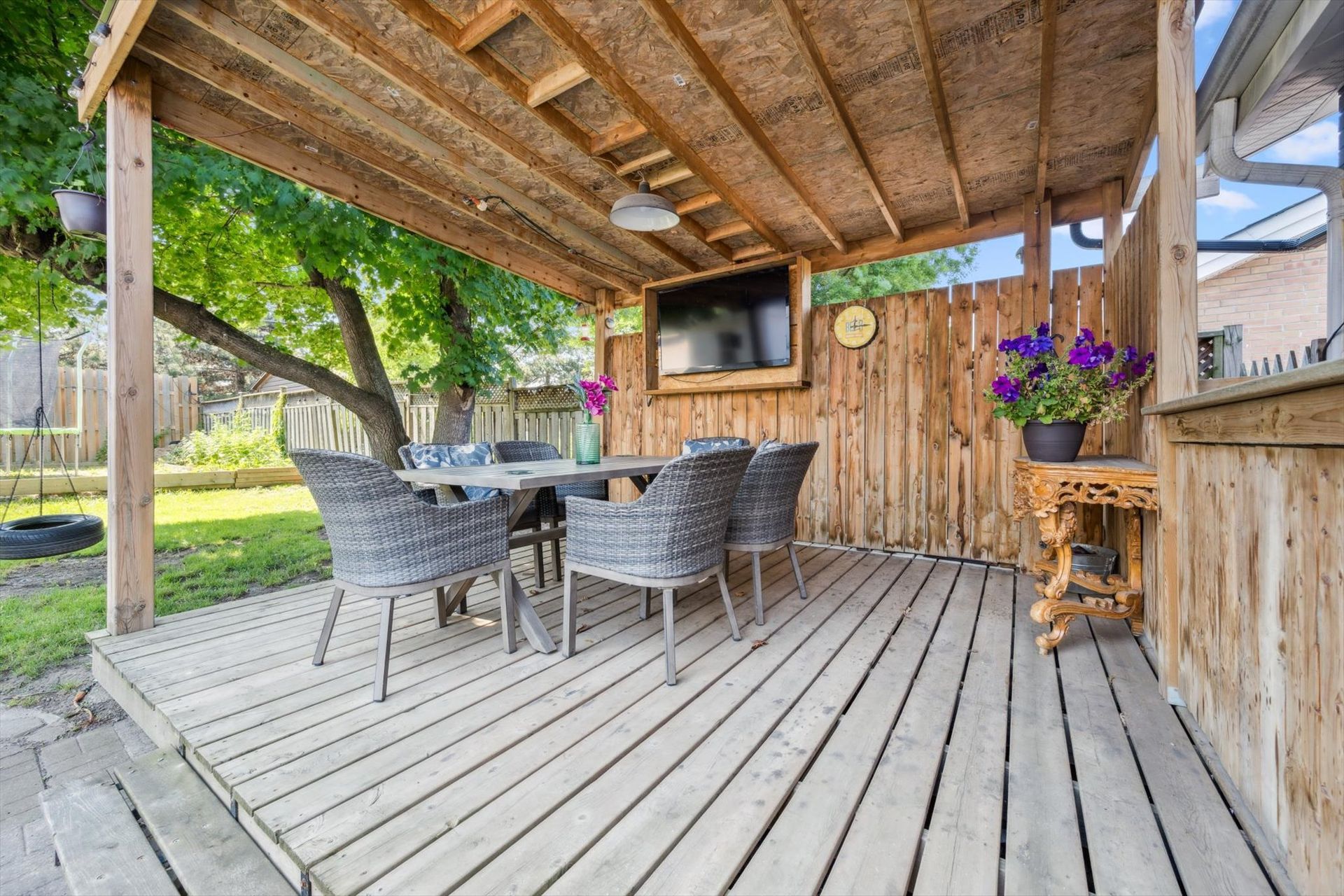 For Sale - Brampton Real Estate, Laura Cooper Realtor, 57 Nanwood Drive