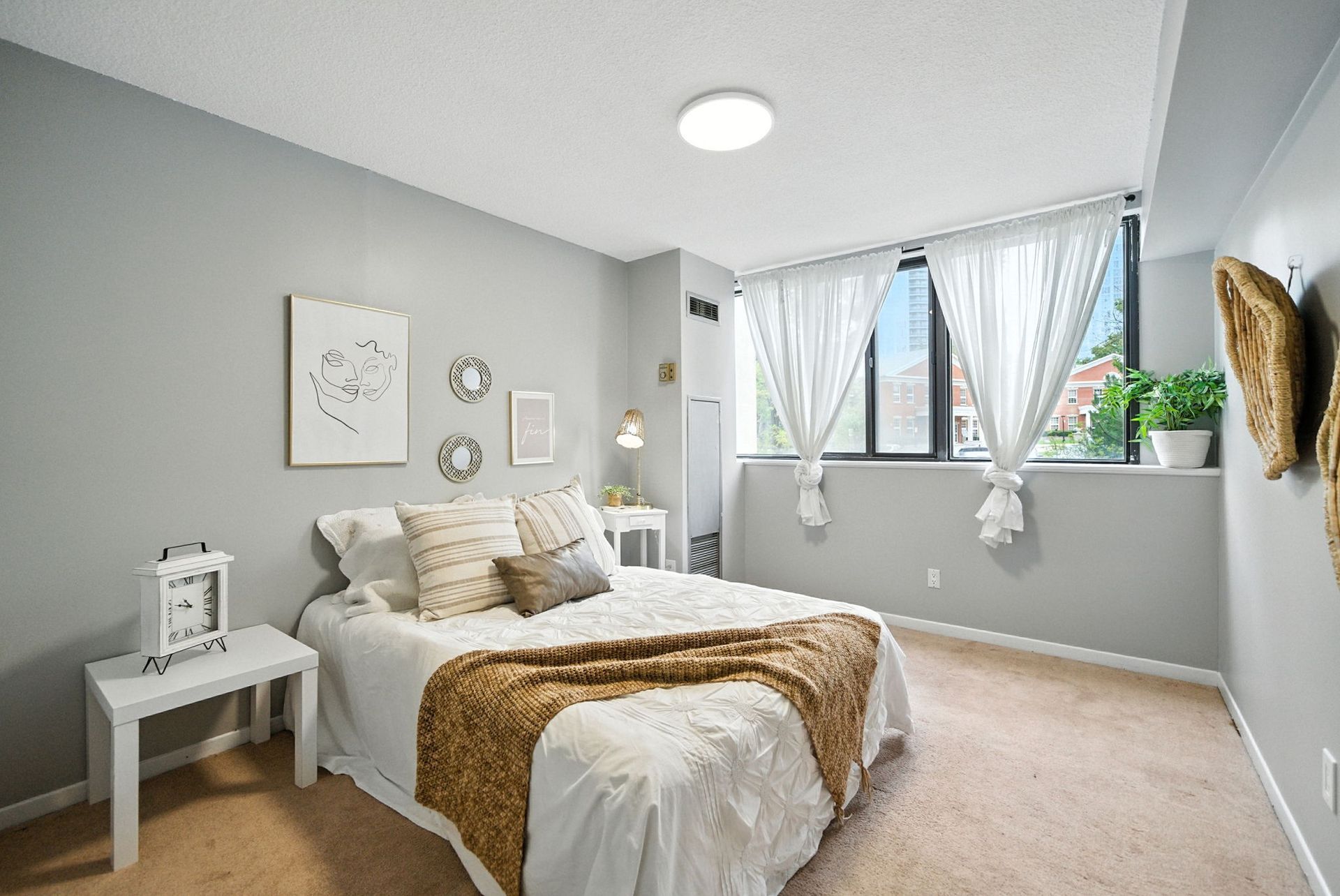 Primary bedroom, listed by Laura Cooper Realtor, Mississauga, Condo, Robert Speck