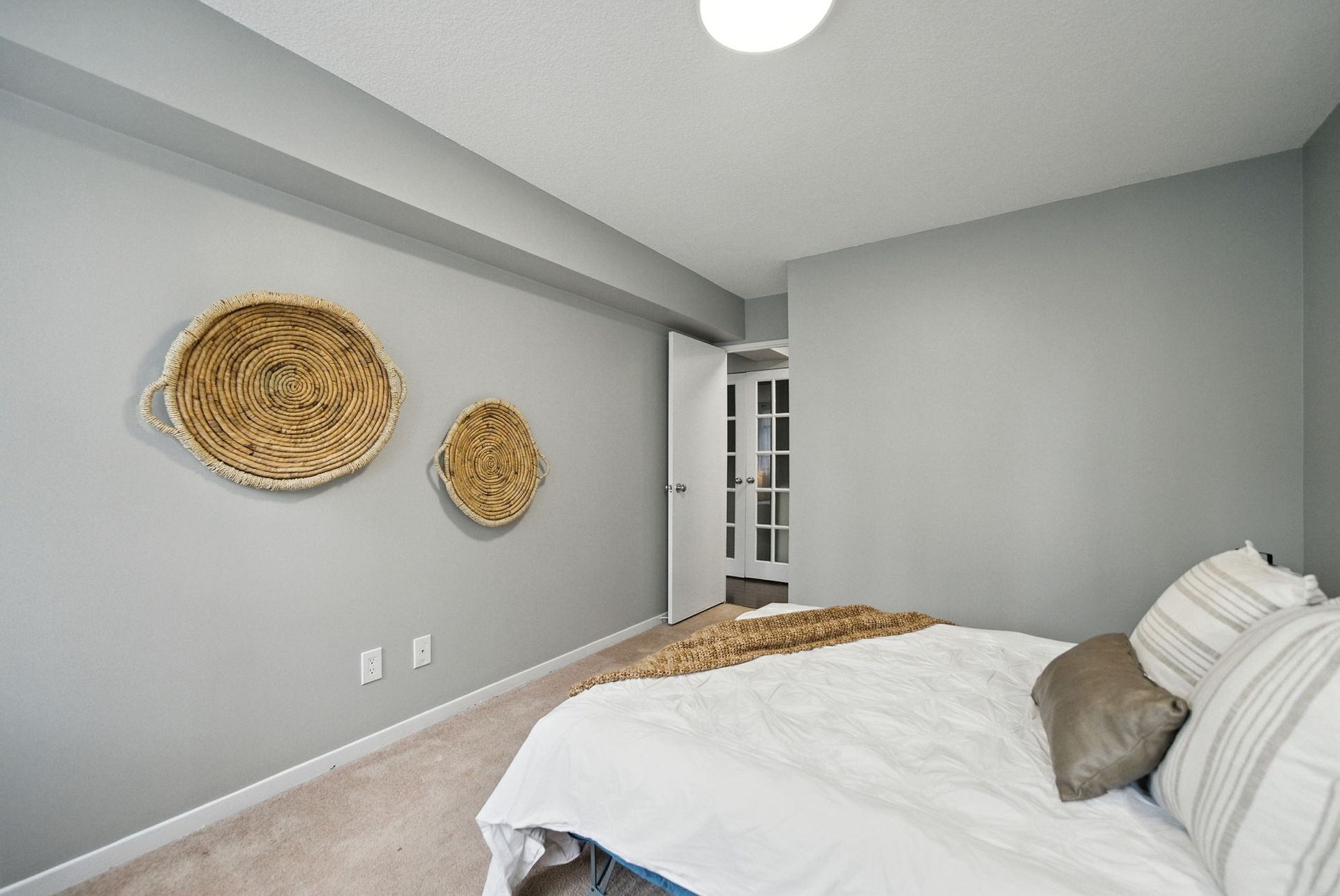 Primary bedroom, listed by Laura Cooper Realtor, Mississauga, Condo, Robert Speck