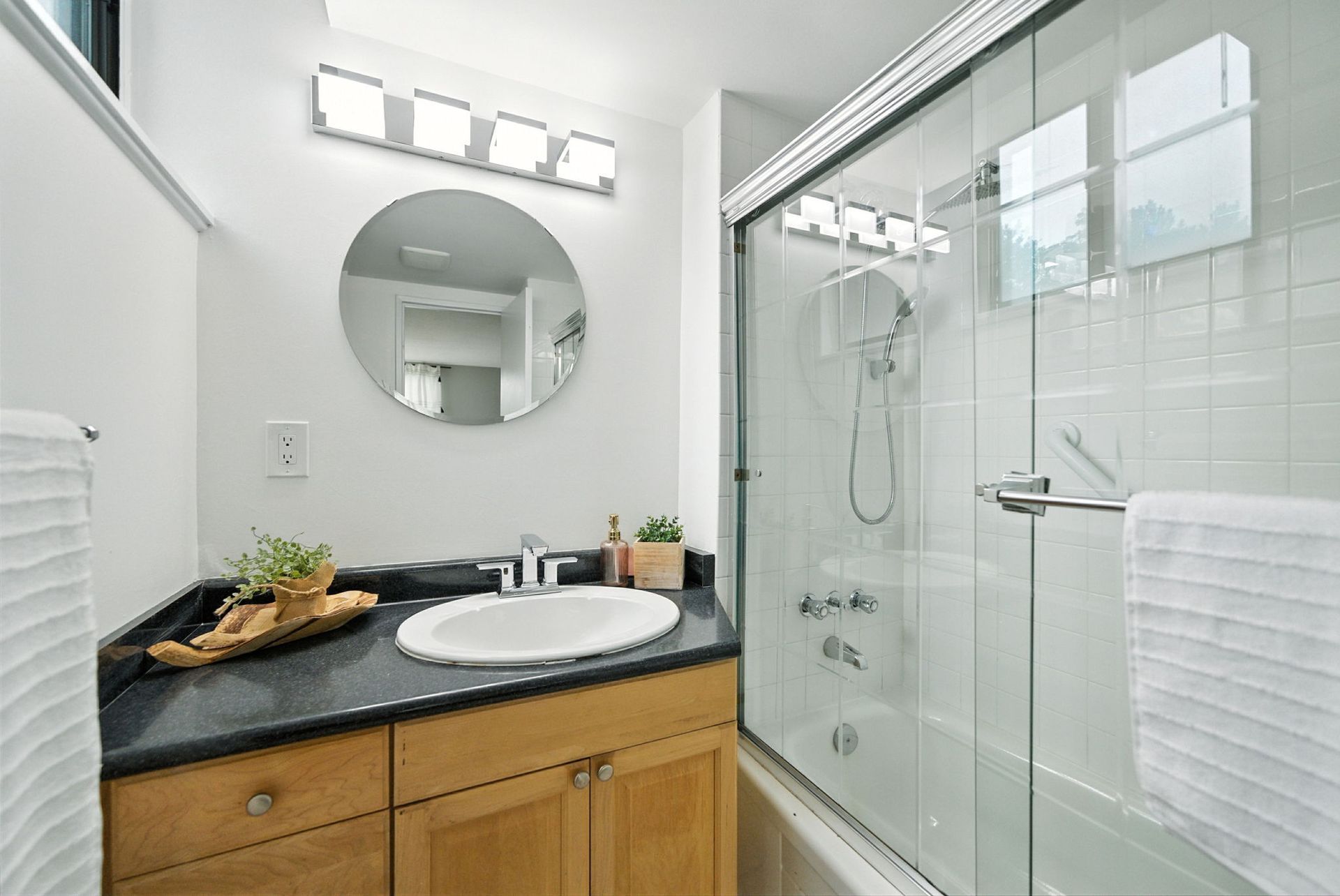 Second full bathroom with modern vanity, Laura Cooper Realtor Mississauga real estate