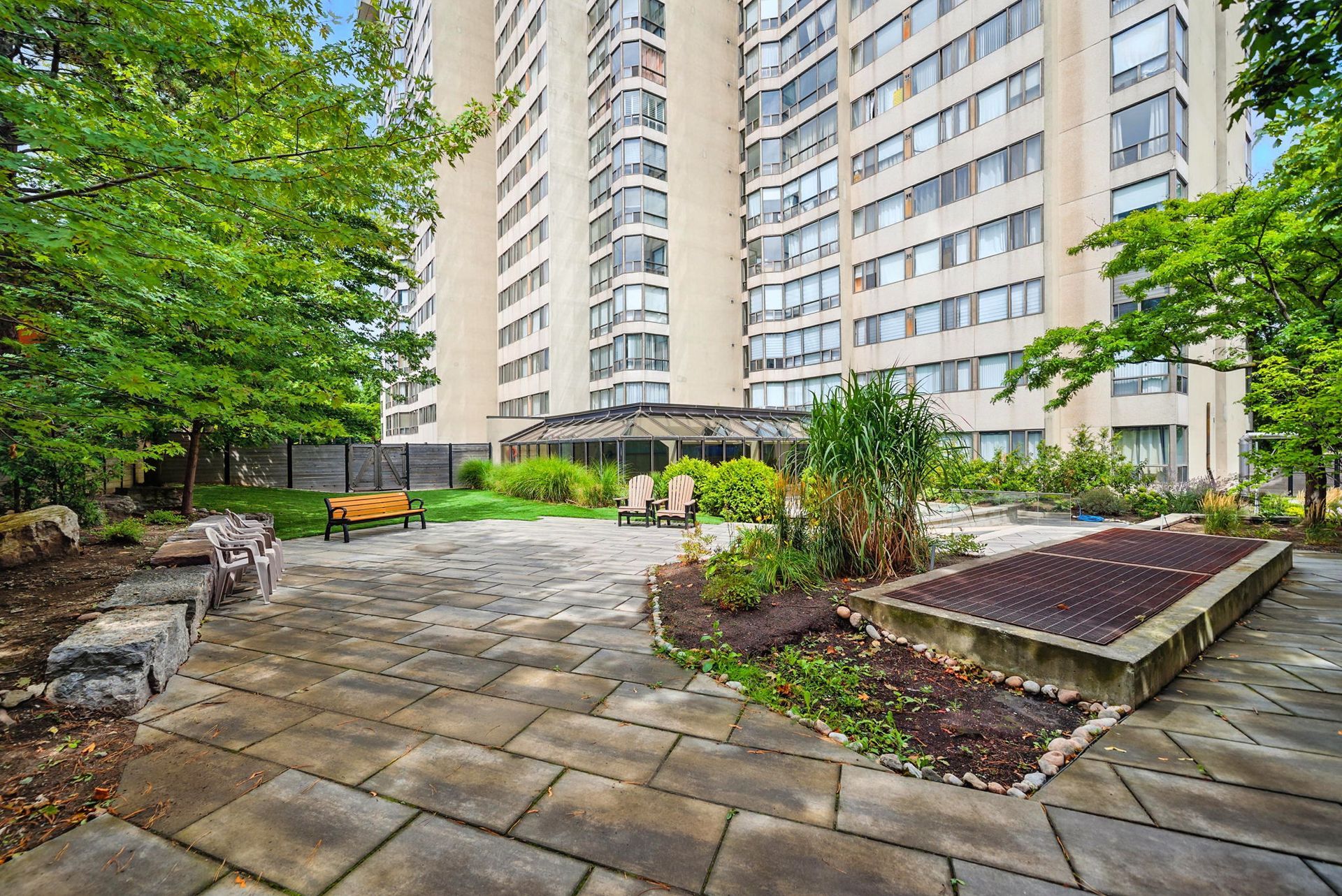 Building, Robert Speck, Condo, Mississauga, Laura Cooper Realtor