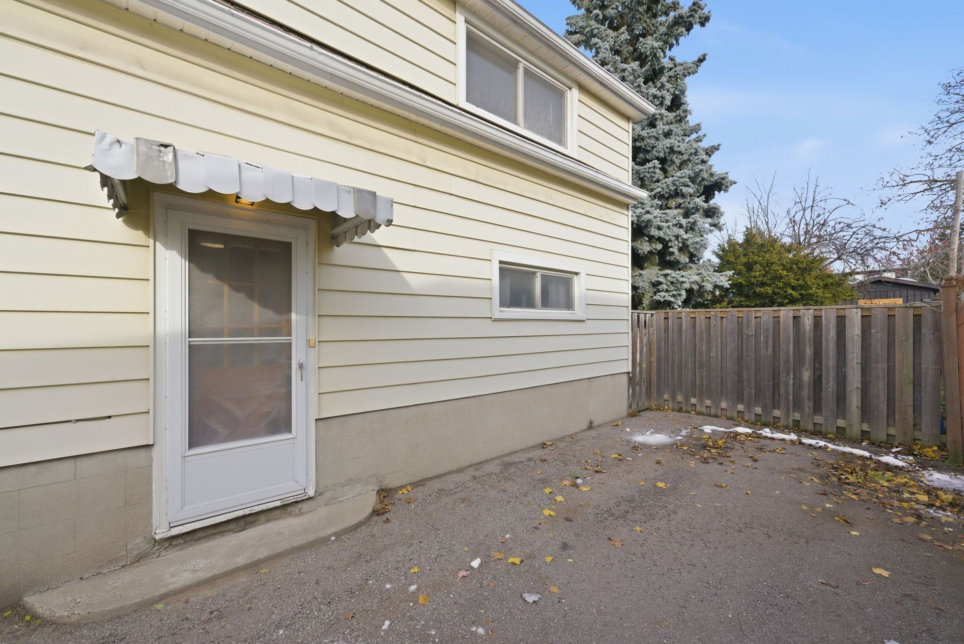 Private triple parking driveway at 349 Oshawa Blvd S, Oshawa home by Laura  Cooper  Realtor