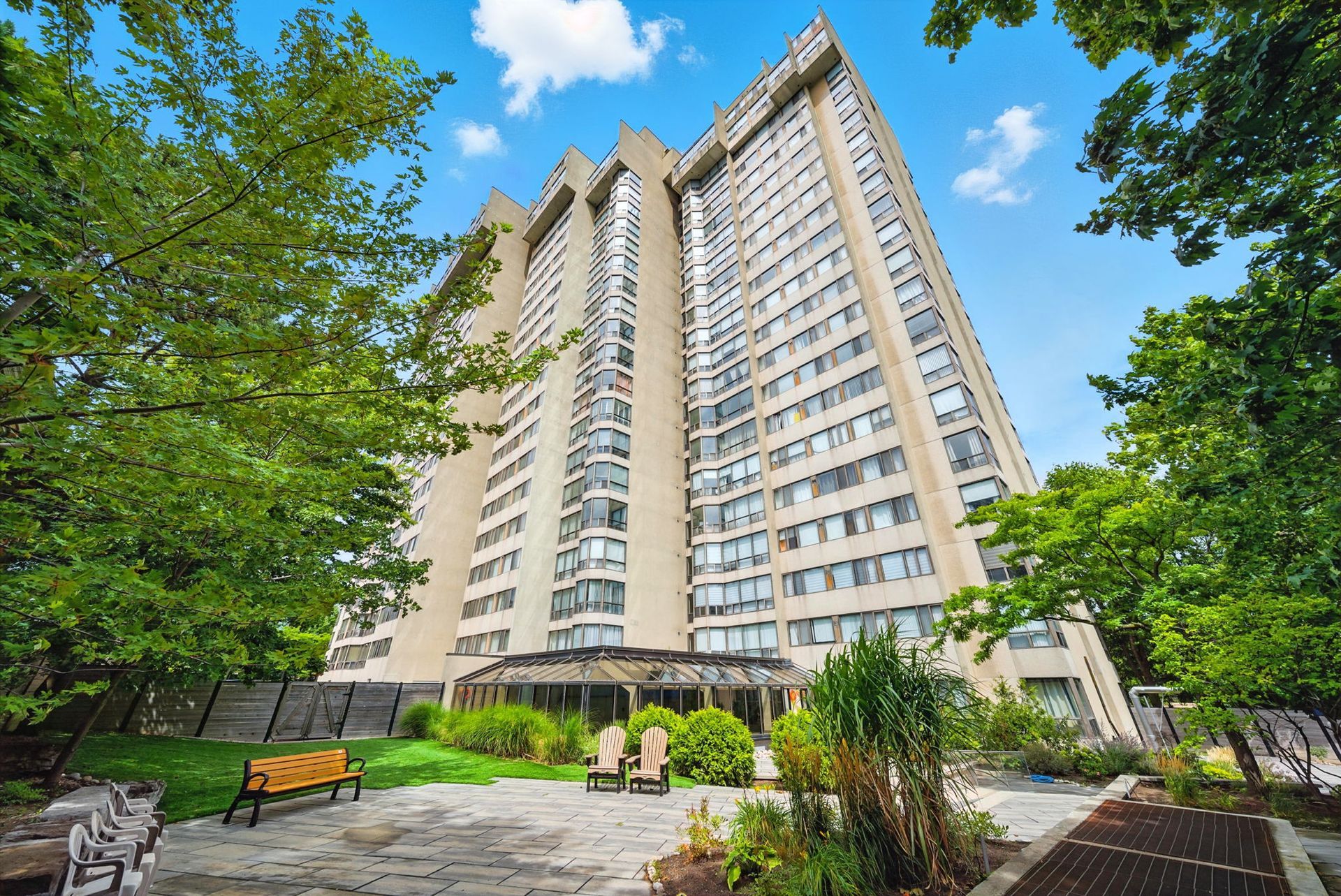 Building, Robert Speck, Condo, Mississauga, Laura Cooper Realtor