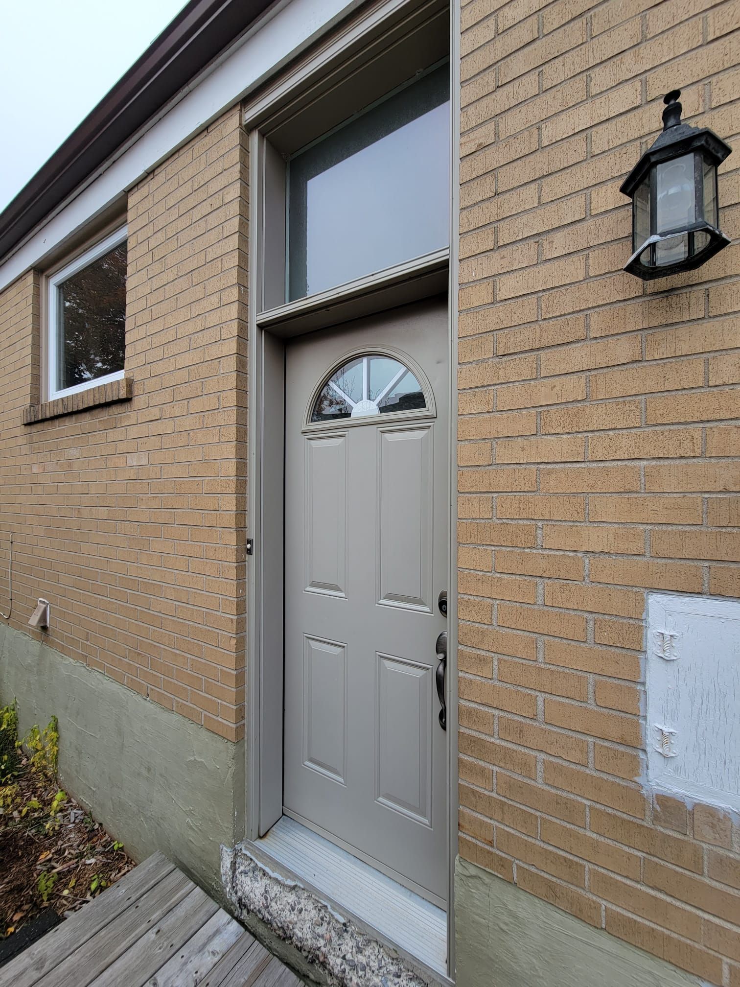 Side Entrance, Lower Unit, For Lease, Sylvan Ave, Laura Cooper Realtor