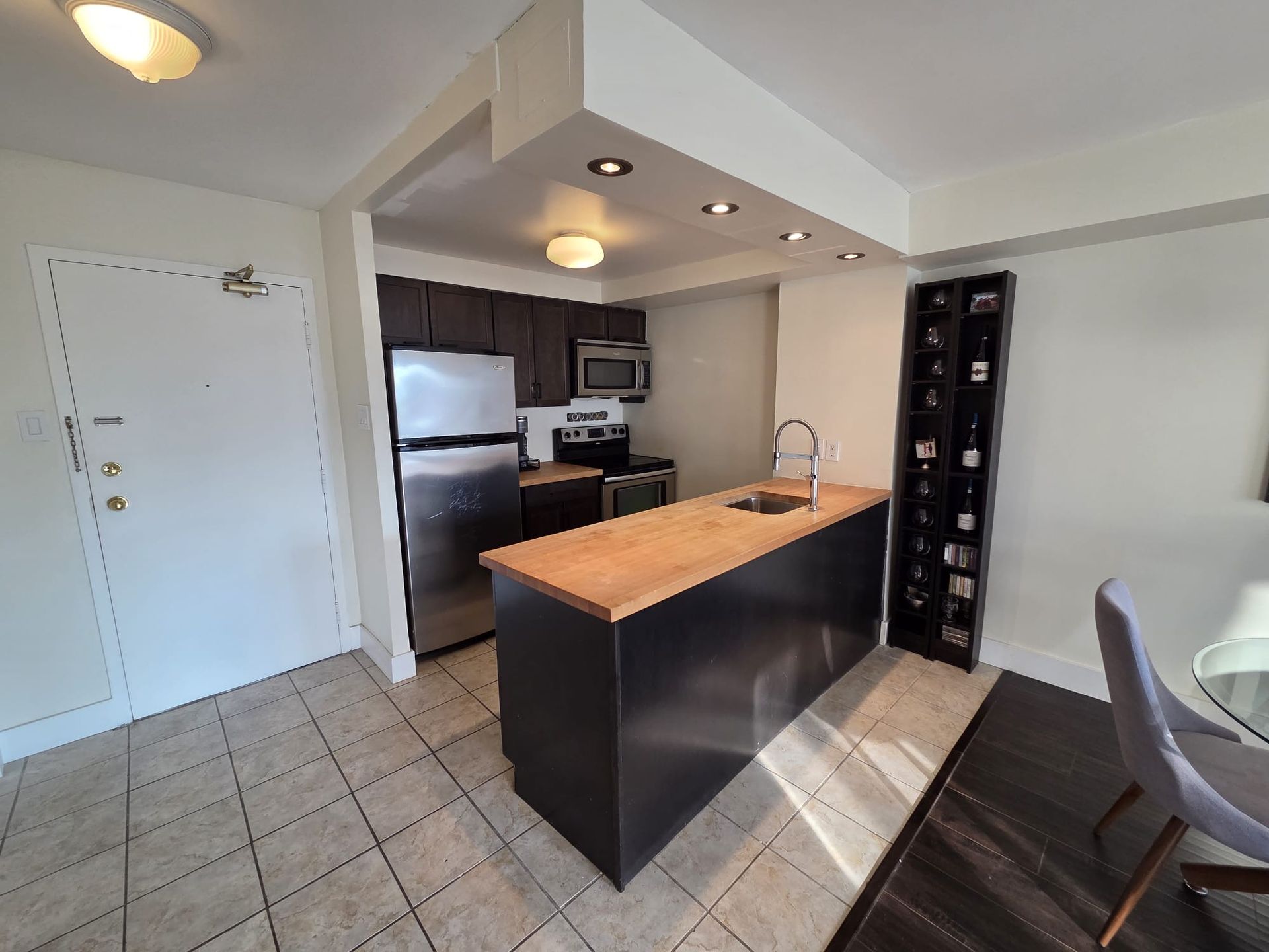 Kitchen with stainless steel appliances and breakfast bar, listed by Laura Cooper Realtor
